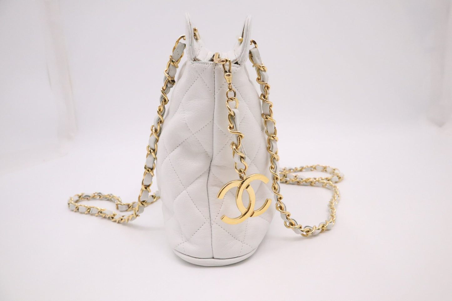 Chanel Shoulder Bag in White MattelassÃ© Leather