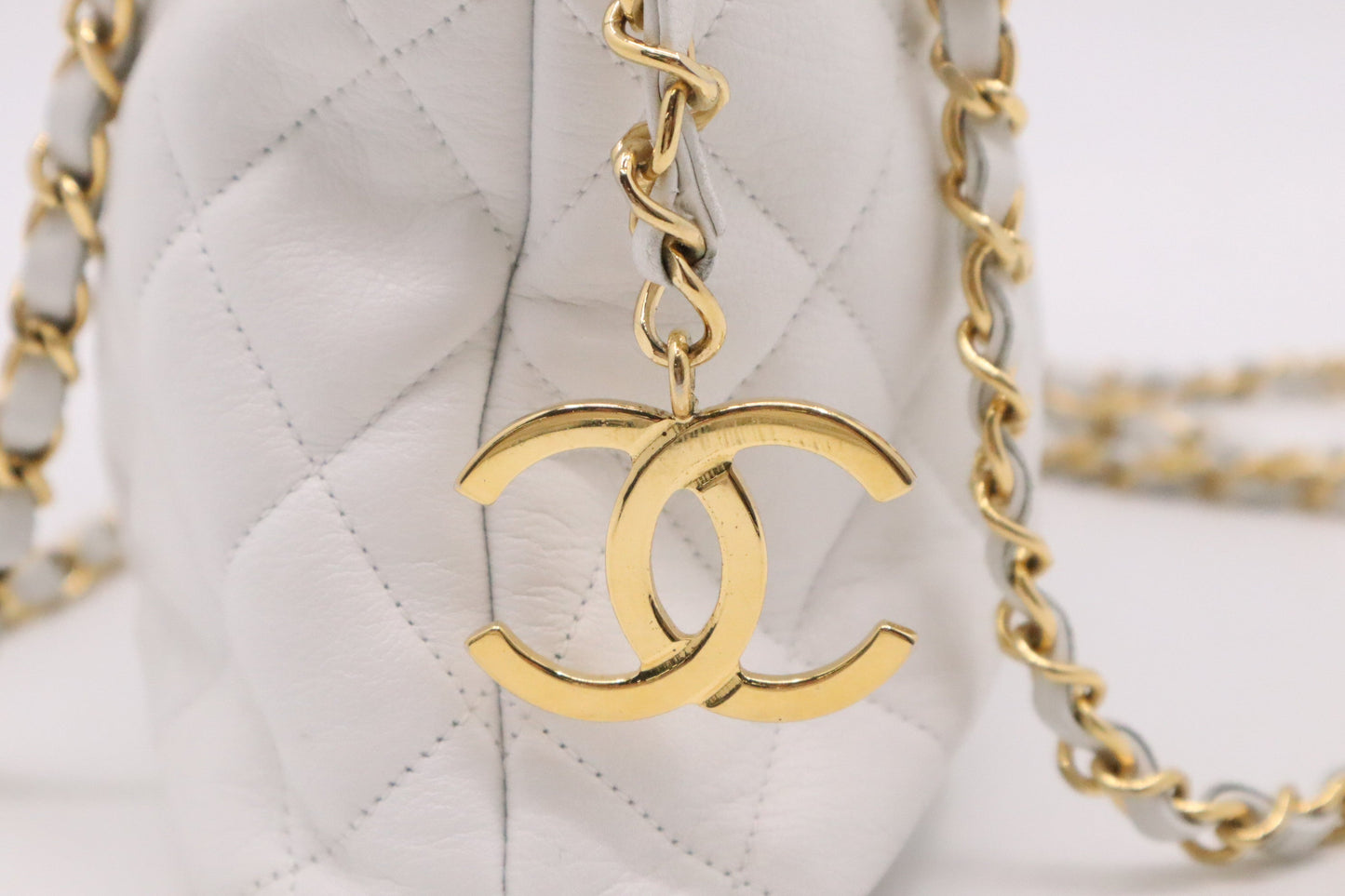 Chanel Shoulder Bag in White MattelassÃ© Leather