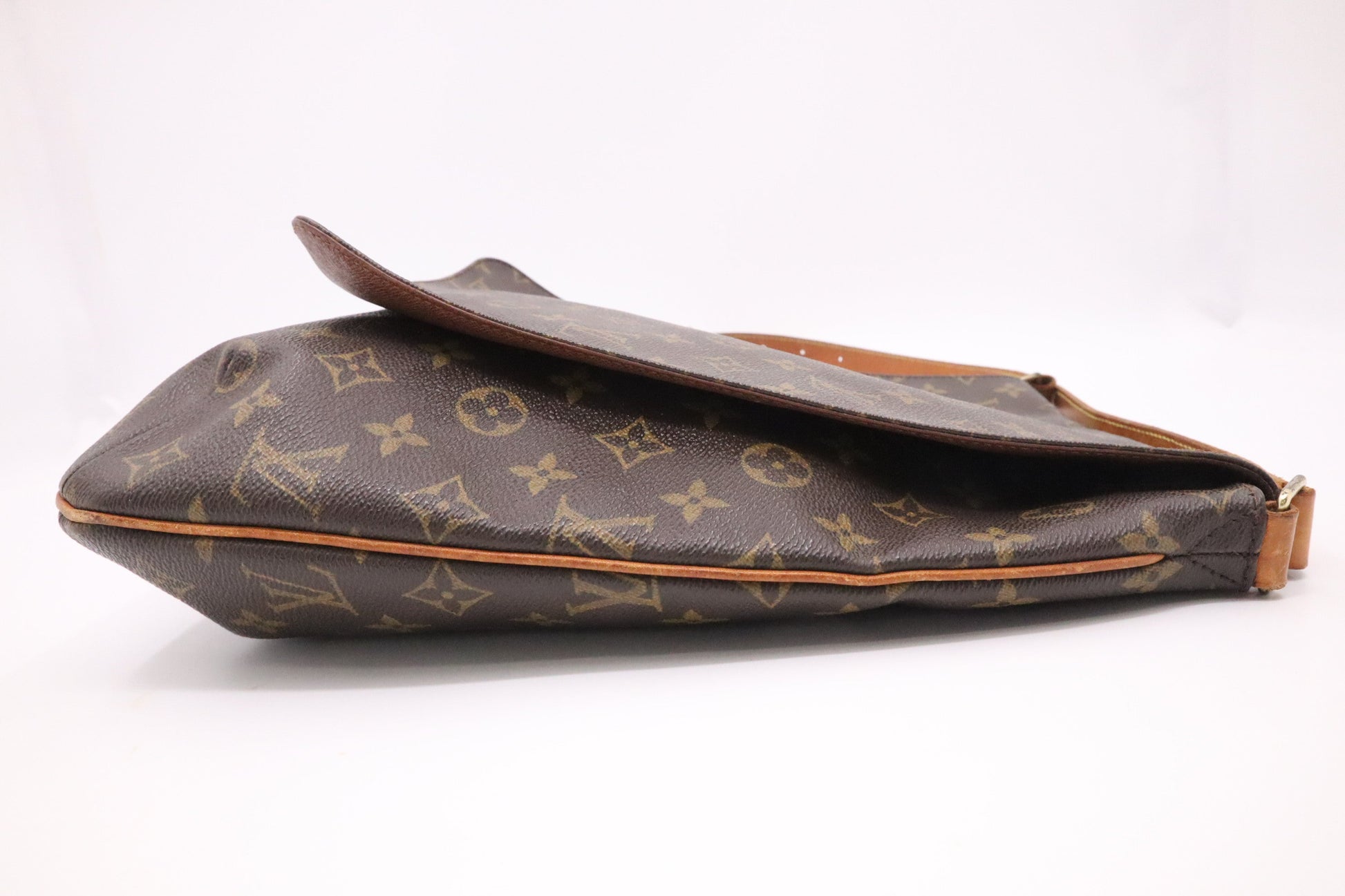 Louis Vuitton Musette Salsa MM in Monogram Canvas