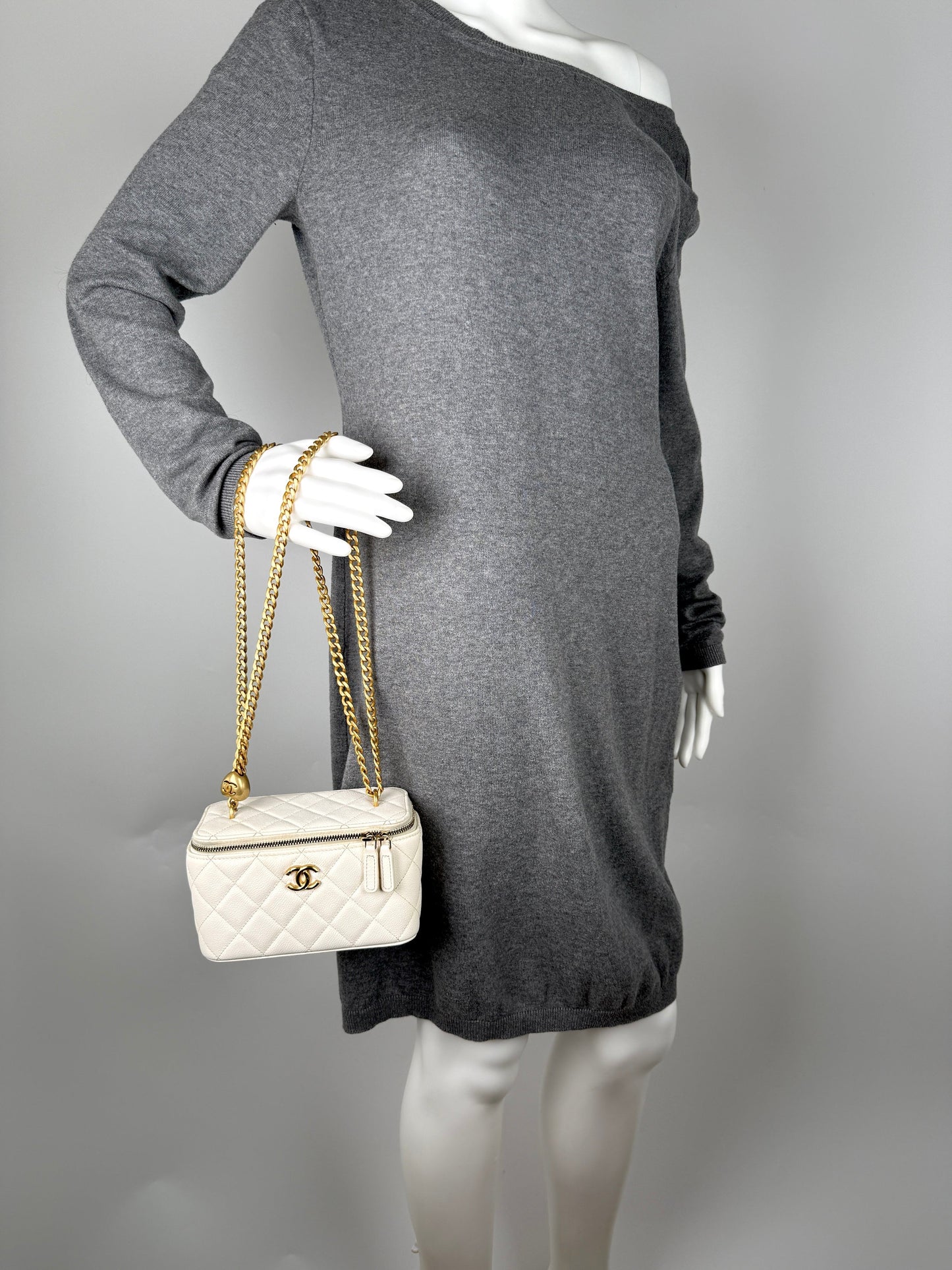 CHANEL White Sweetheart Caviar Vanity Case CC Chain Crossbody Bag