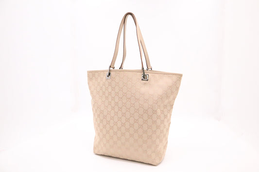 Gucci Shoulder Bag in Beige GG Canvas