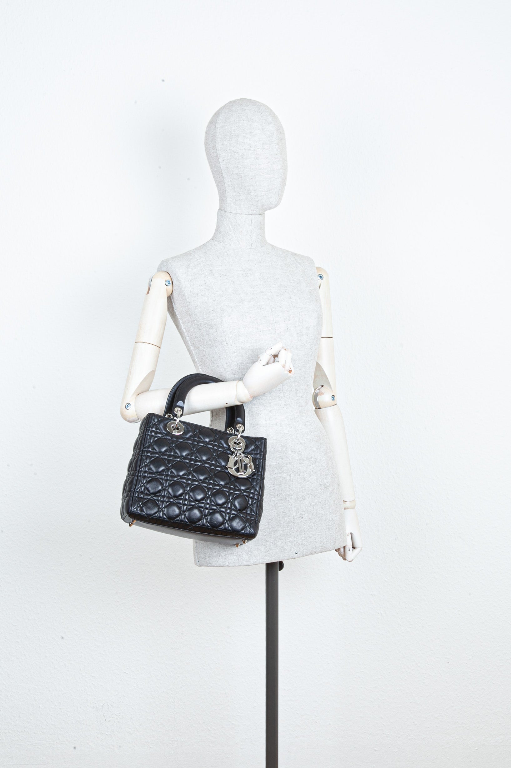 CHRISTIAN DIOR Lady Dior Bag Medium Cannage Black