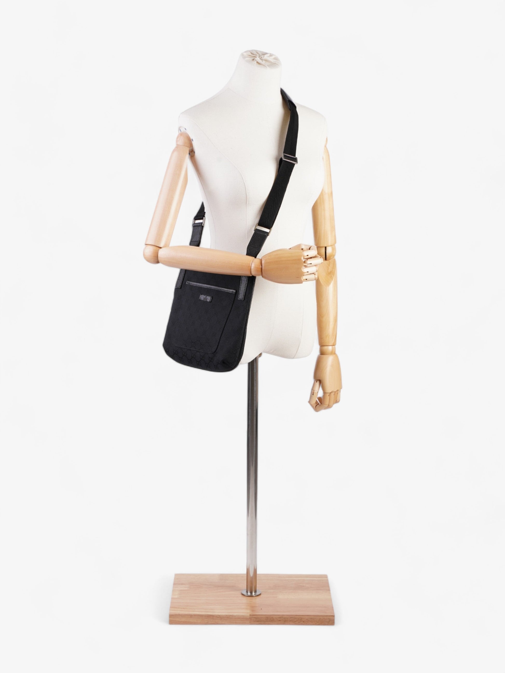 Gucci GG Messenger GG Supreme Canvas
