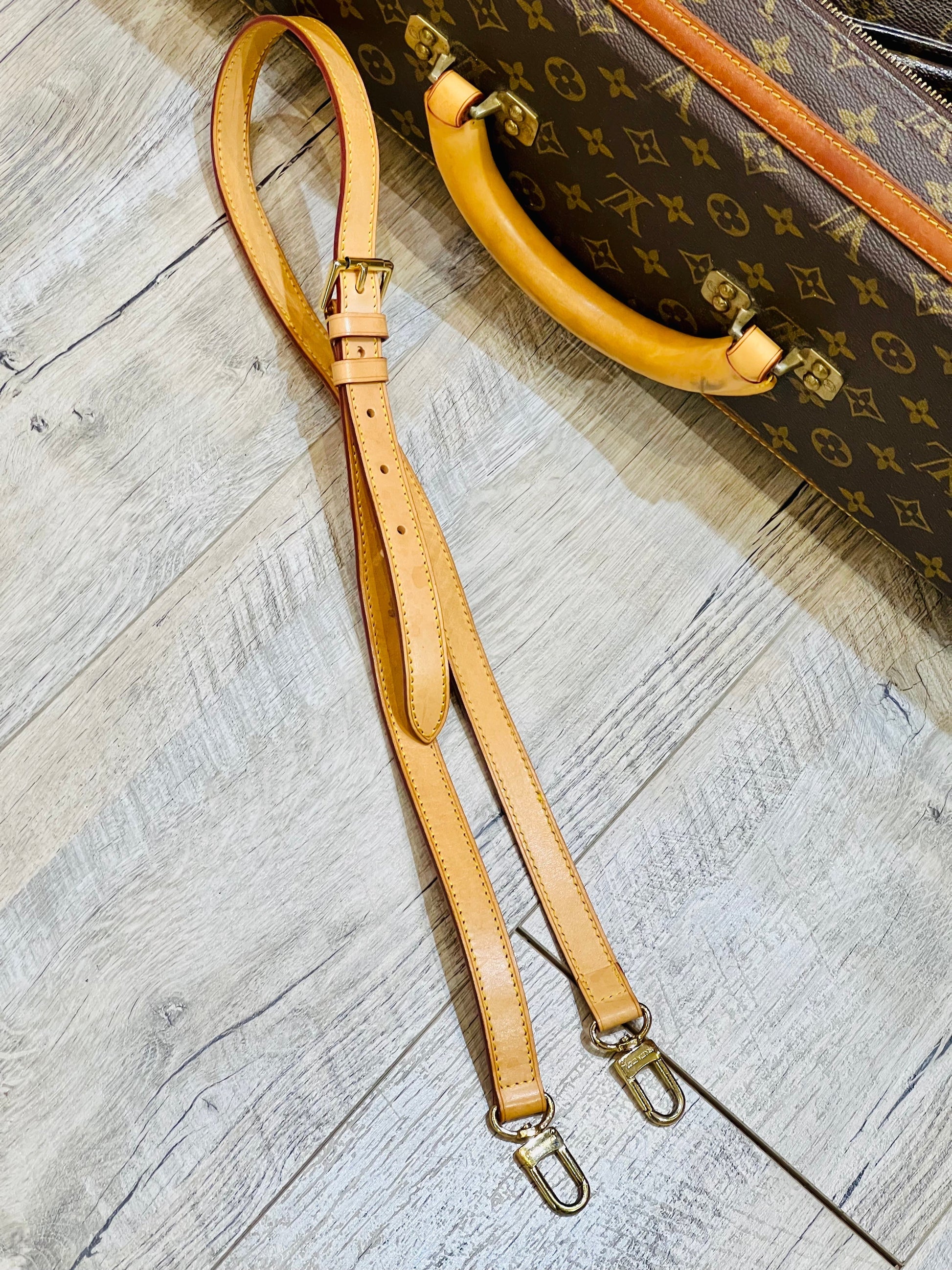 LOUIS VUITTON LEATHER SHOULDER STRAP
