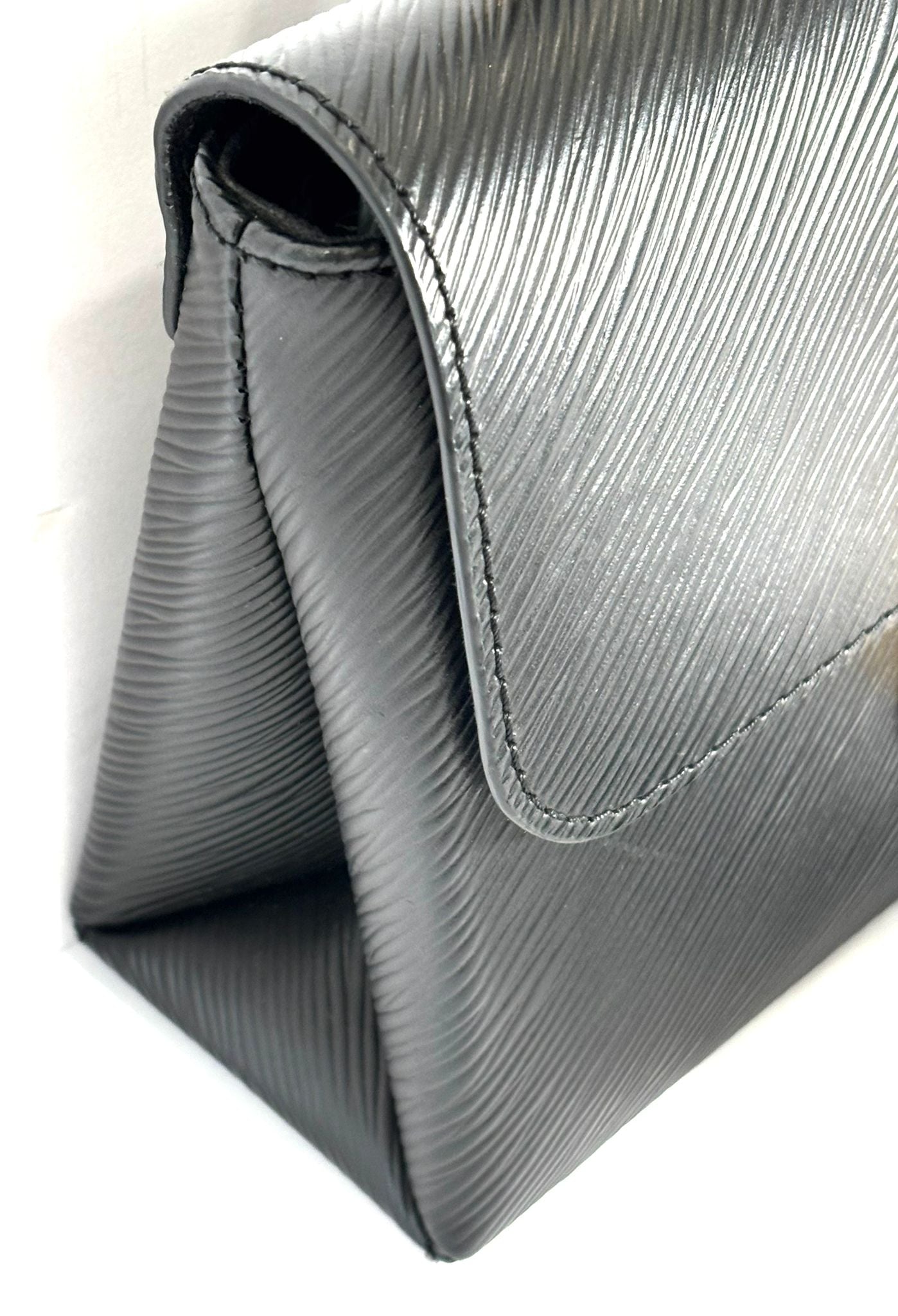   LOUIS VUITTON LEATHER LOCKY BB SHOULDER BAG