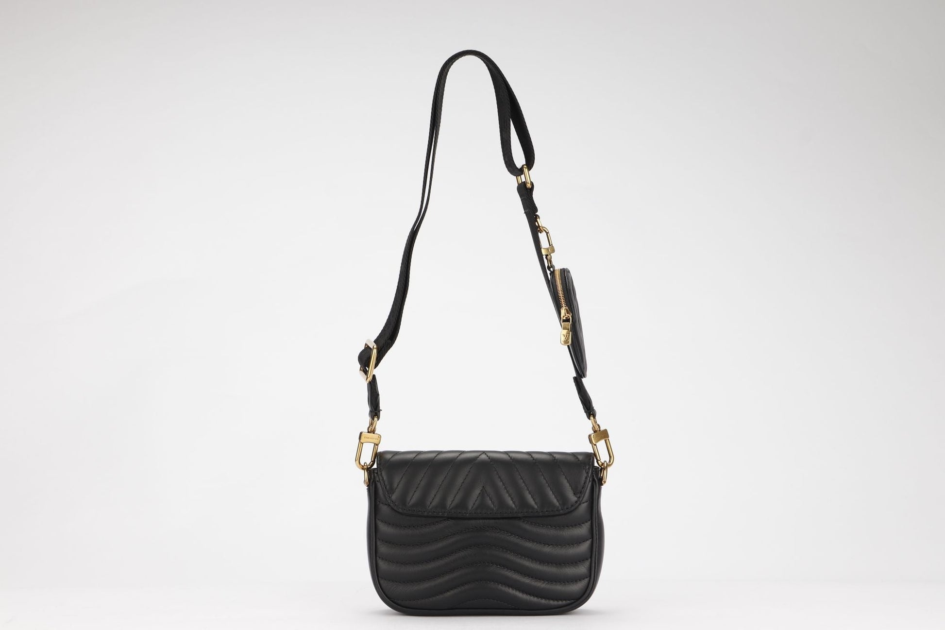 Louis Vuitton New Wave Multi Pochette ( ) Noir Color, with Strap, Chain, Dust Cover & Box Clutch