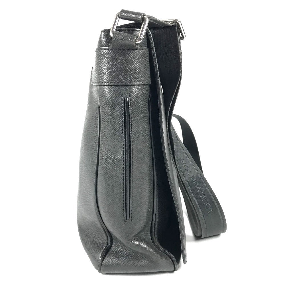 LOUIS VUITTON Shoulder Bag Taiga Leather black Taiga Milo unisex(Unisex)