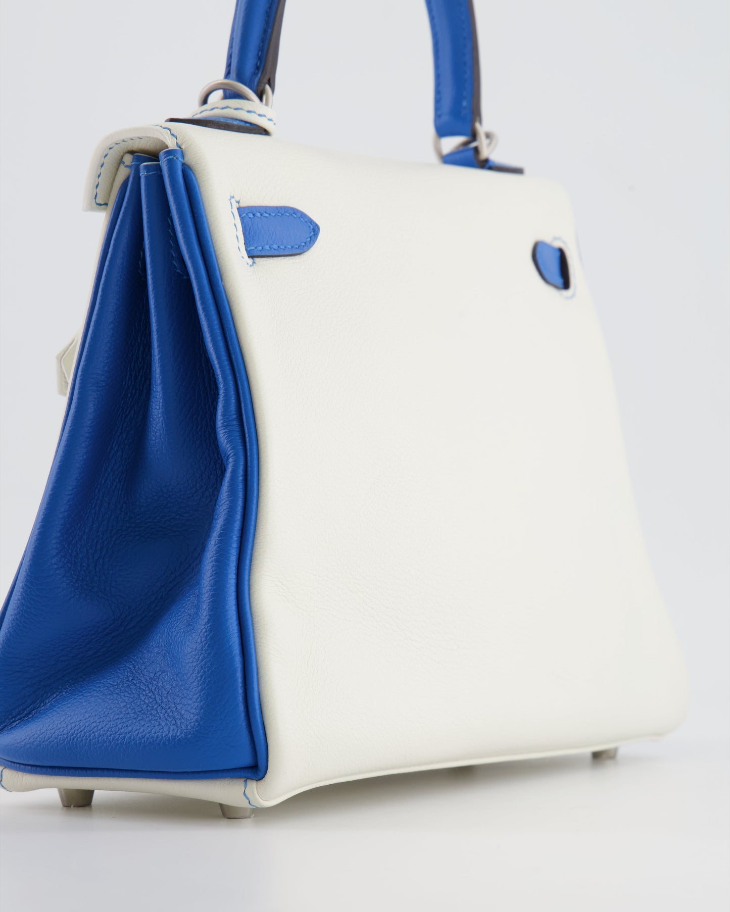 Hermes HSS Kelly 25 Retourne Bag in White and Bleu Mykonos Evercolor Leather with Contrast Stitching and Brushed Palladium Hardware