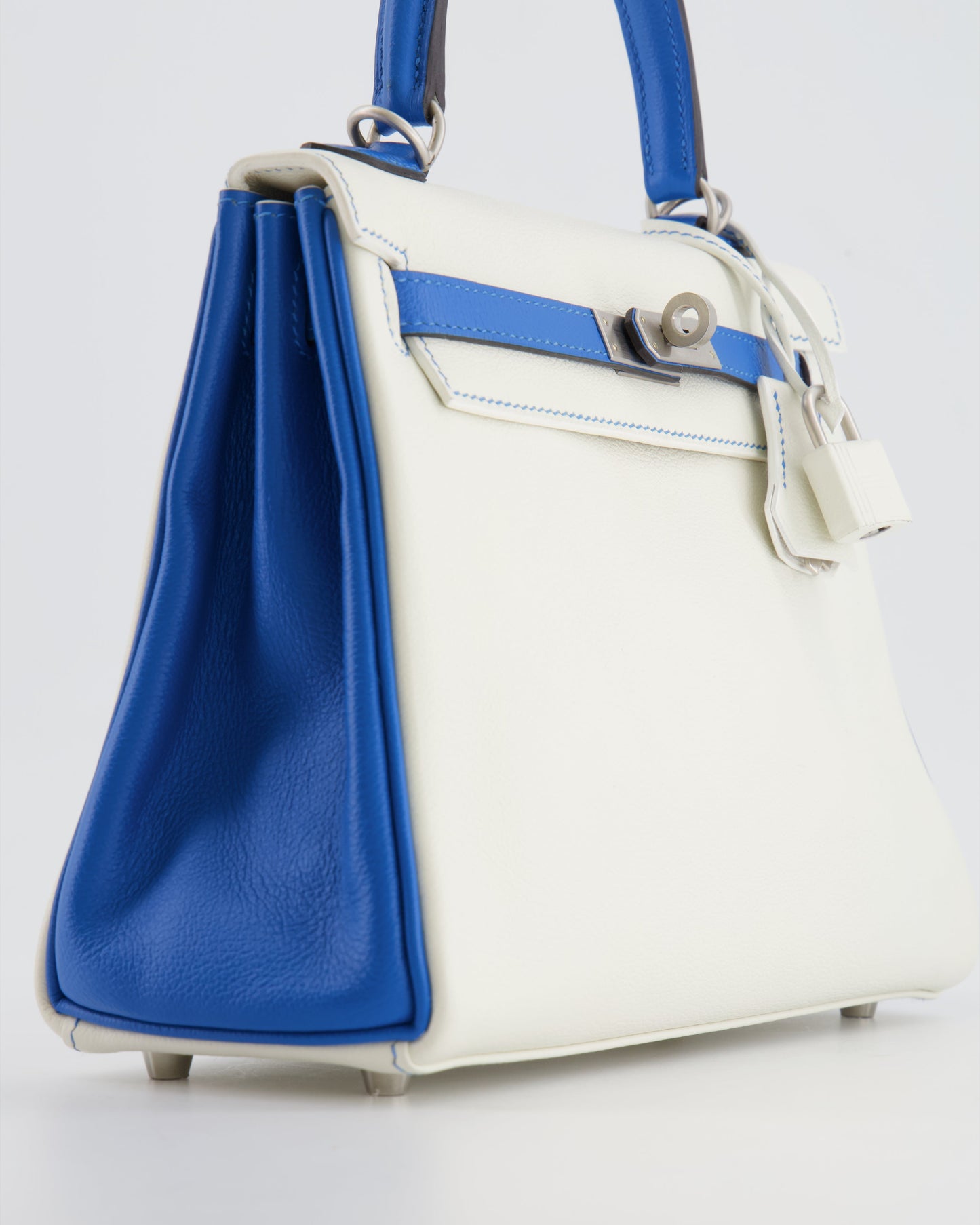 Hermes HSS Kelly 25 Retourne Bag in White and Bleu Mykonos Evercolor Leather with Contrast Stitching and Brushed Palladium Hardware