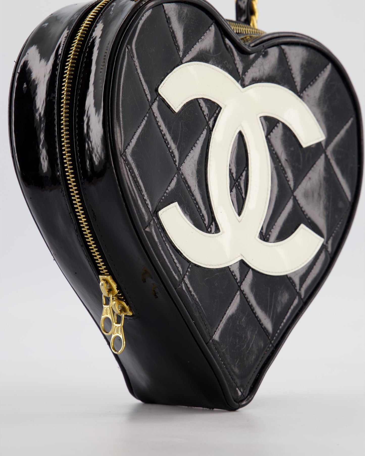 *RARE COLLECTORS ITEM* Chanel 1995 Black Heart Vanity Bag with White CC Logo and Gold Chain Handle Detail