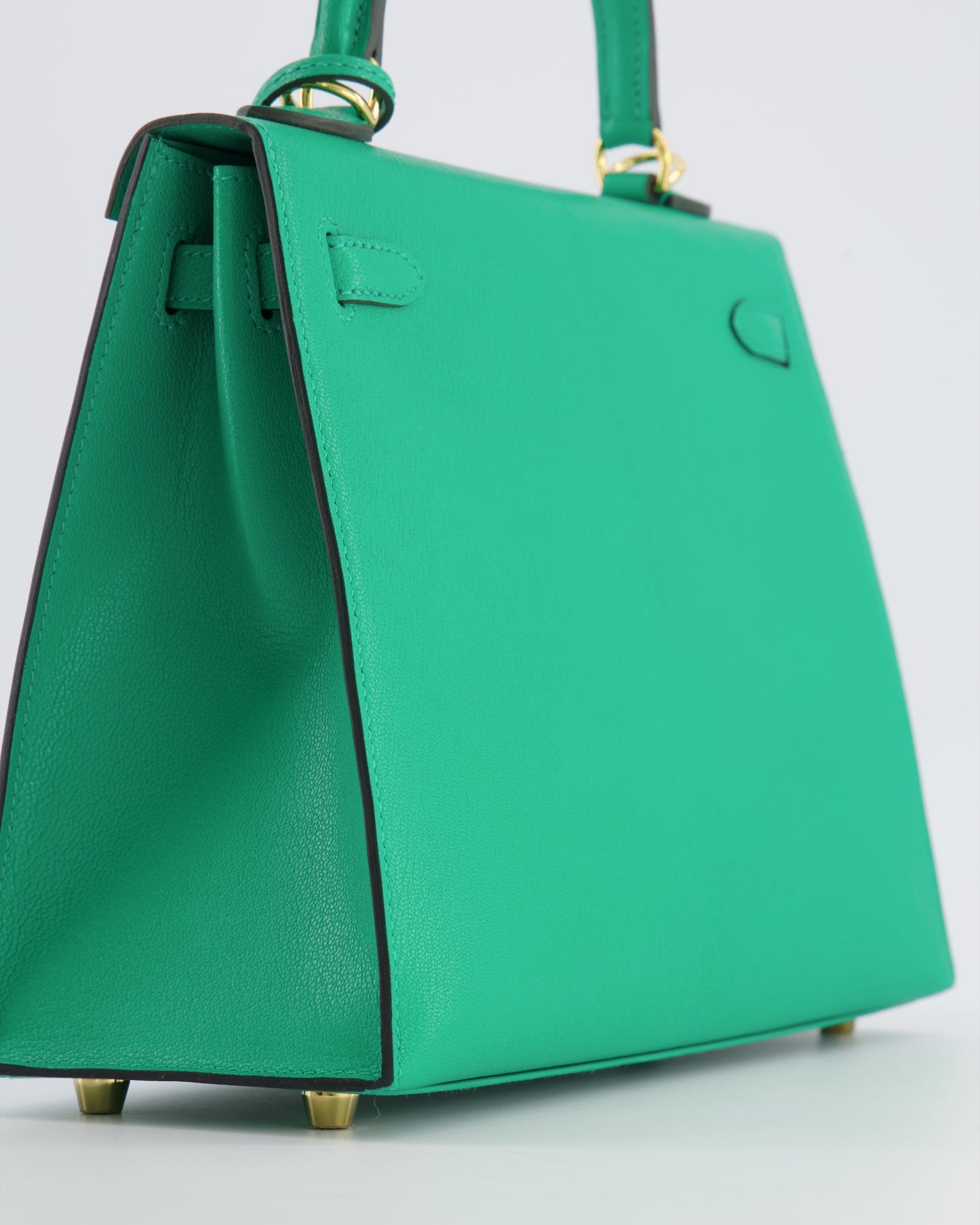 Hermes Kelly 25 Sellier Bag in Menthe Chèvre Chamkila Leather with Gold Hardware