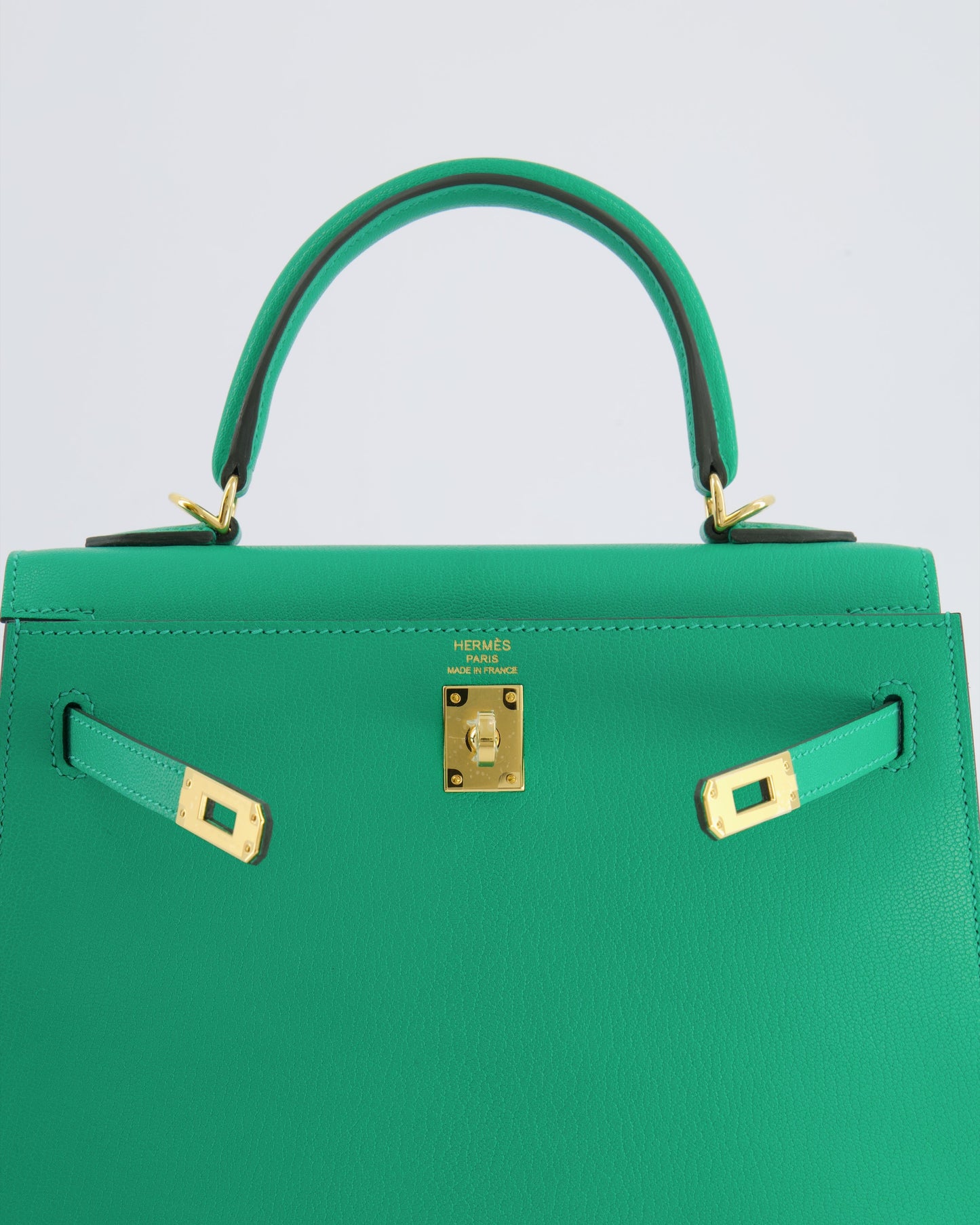 Hermes Kelly 25 Sellier Bag in Menthe Chèvre Chamkila Leather with Gold Hardware