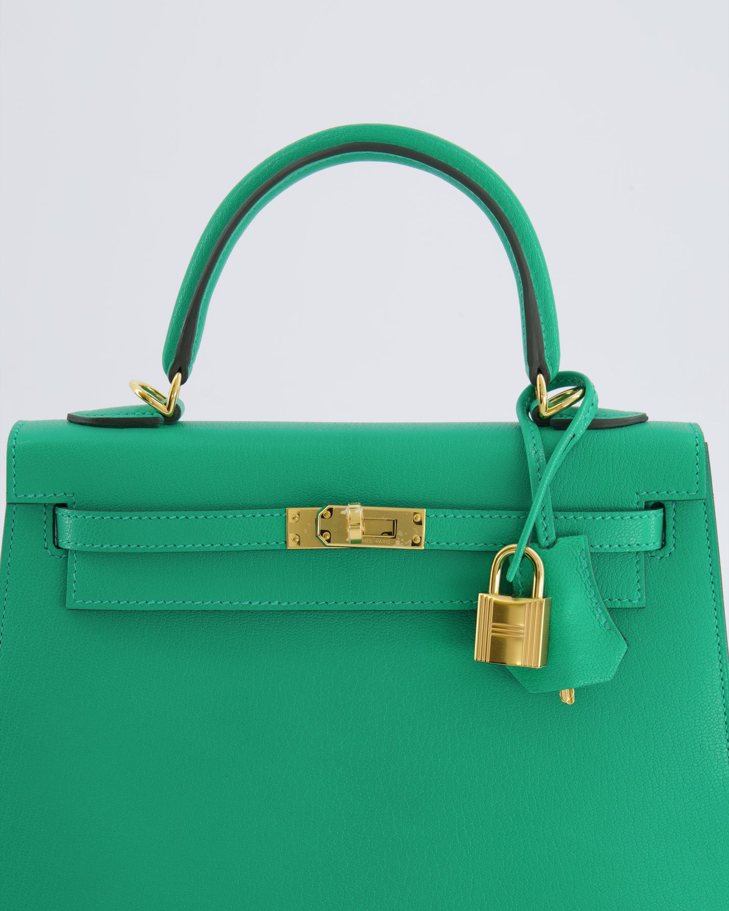 Hermes Kelly 25 Sellier Bag in Menthe Chèvre Chamkila Leather with Gold Hardware