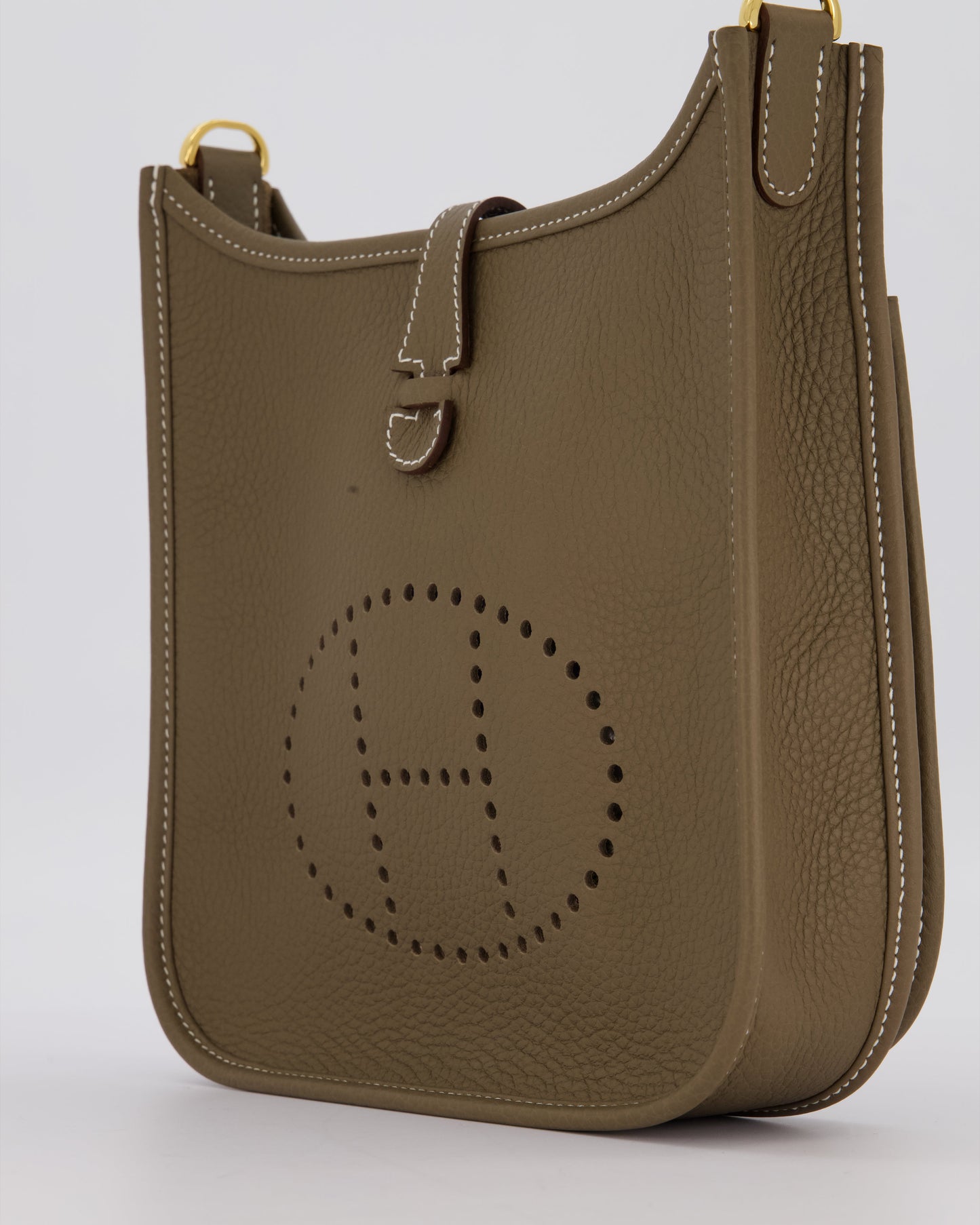 *HOT & RARE* Hermes Evelyne III 23 Bag in Etoupe Taurillon Clemence Leather with Gold Hardware