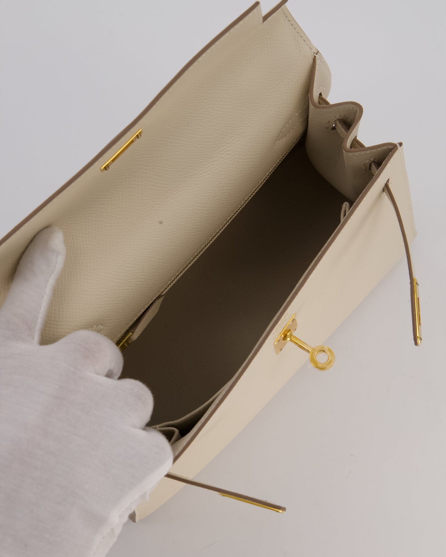 Hermes Kelly 25 Sellier Bag in Craie Epsom Leather and Gold Hardware