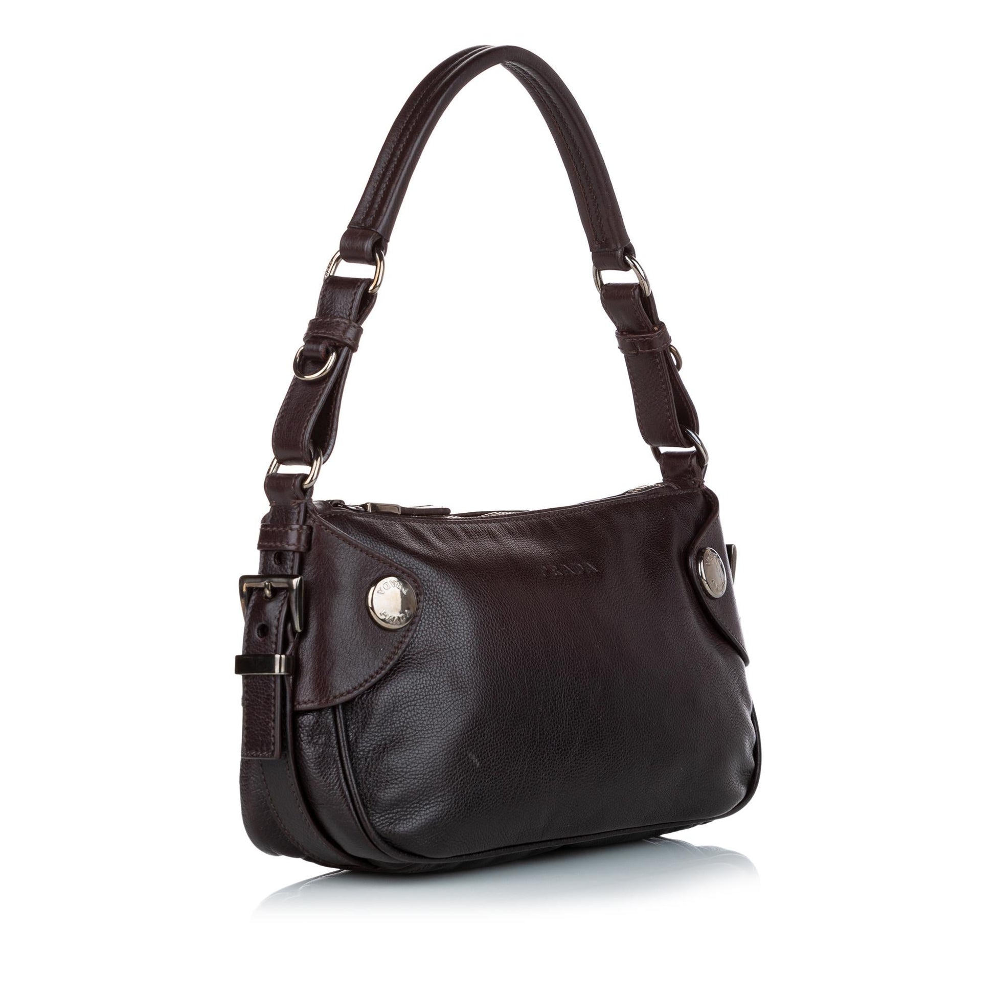Prada Leather Baguette (SHG-heUfDp)