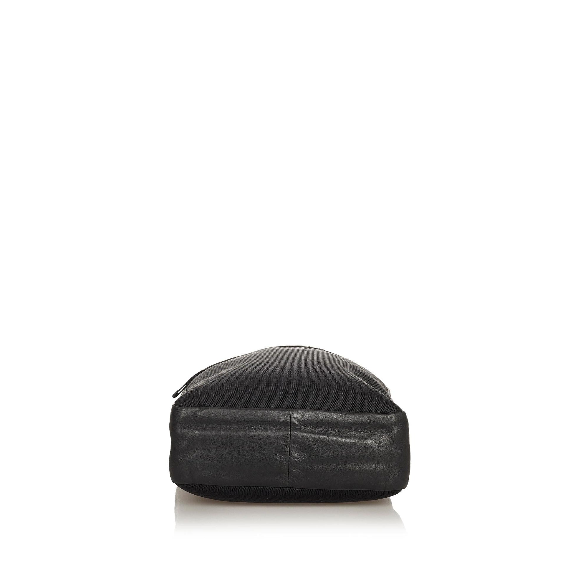 Prada Leather Handbag (SHG-36097)