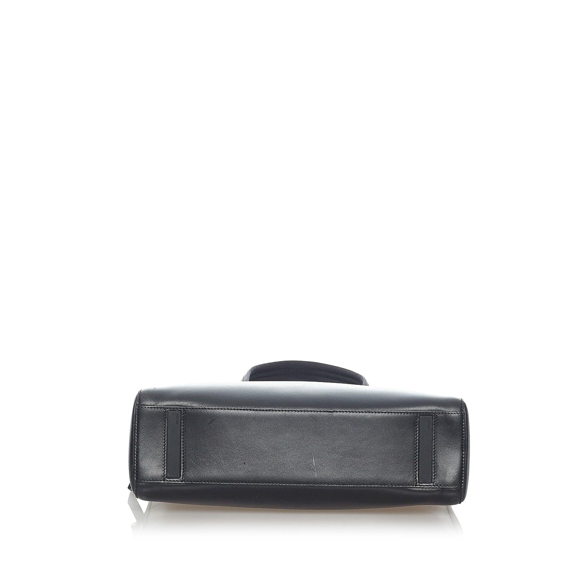 Prada Leather Shoulder Bag (SHG-31747)