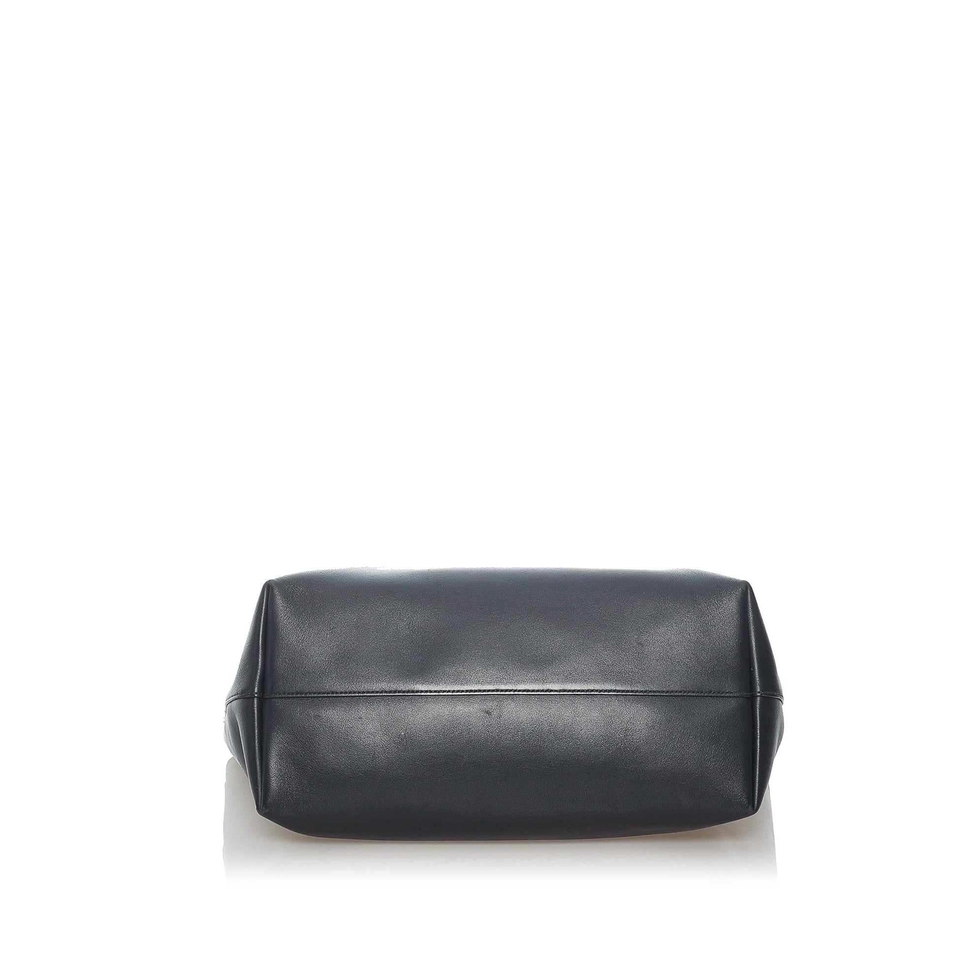 Prada Leather Tote Bag (SHG-31485)