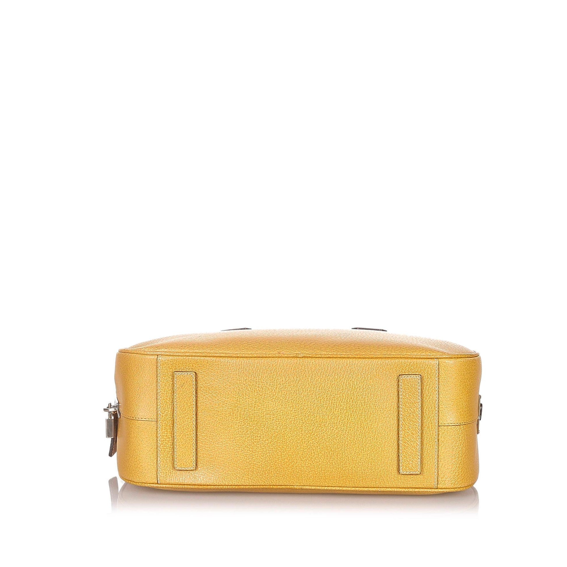 Prada Saffiano Vernice Shoulder Bag (SHG-31513)