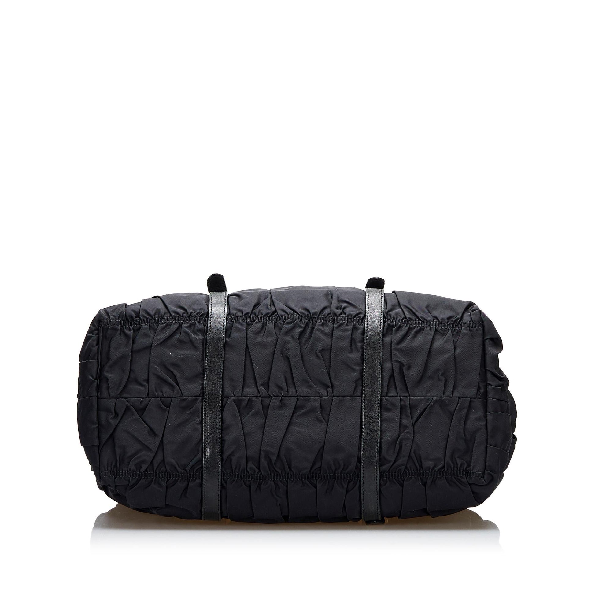 Prada Tessuto Gaufre Tote (SHG-GeEzlG)