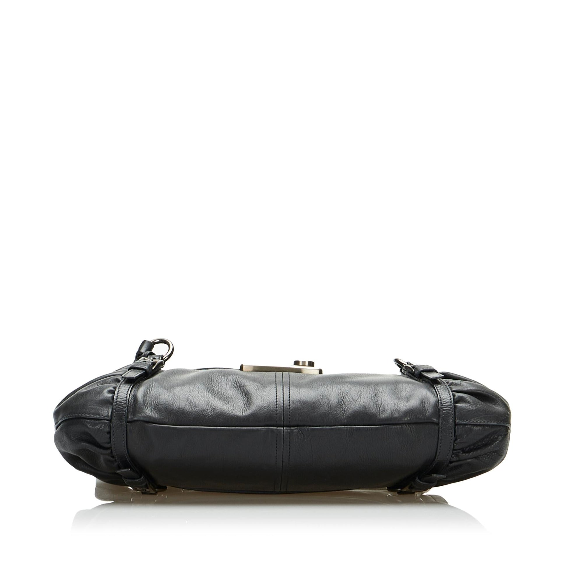 Prada Vitello Daino Easy Sound Lock Shoulder Bag (SHG-ZwaqYZ)