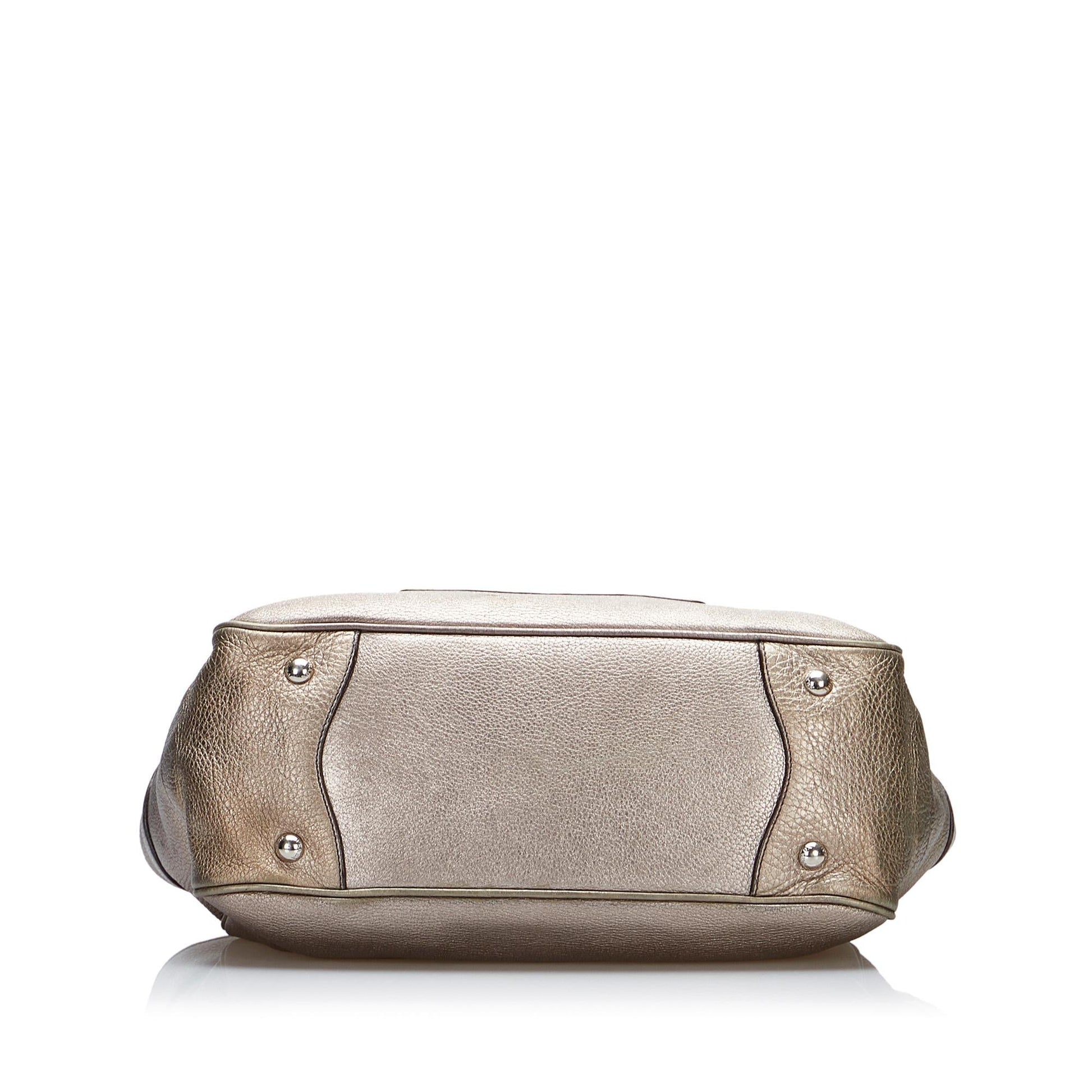 Prada Vitello Daino Handbag (SHG-FqvS7w)