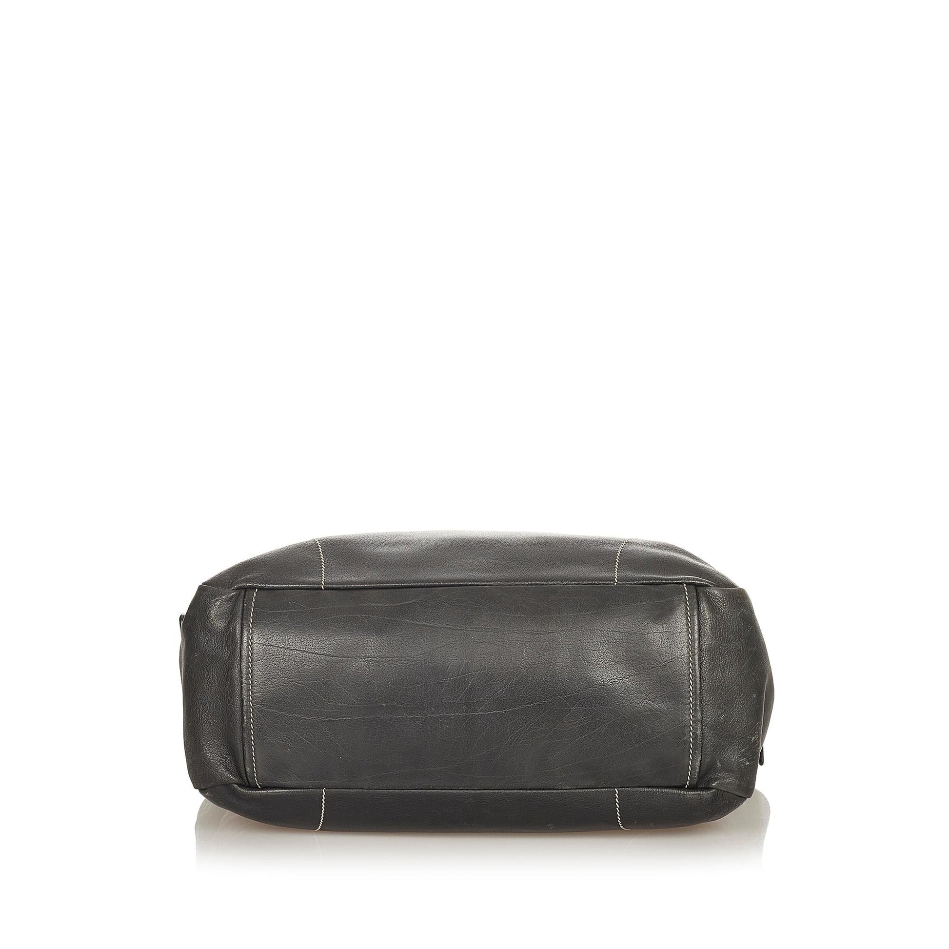 Prada Vitello Daino Shoulder Bag (SHG-24831)
