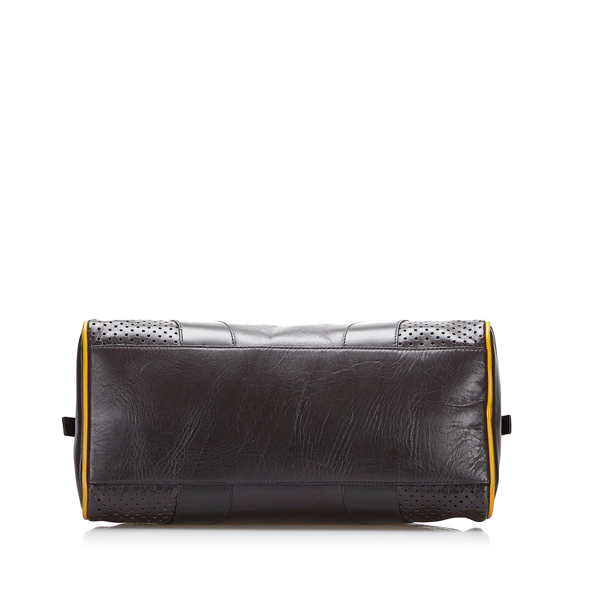 Prada Vitello Drive Handbag (SHG-sJeqXi)