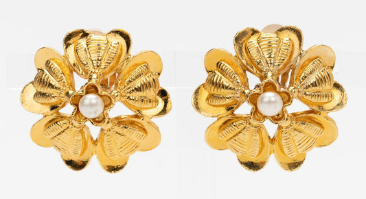 Chanel 70s Vintage Flower Pearl Clip Ons