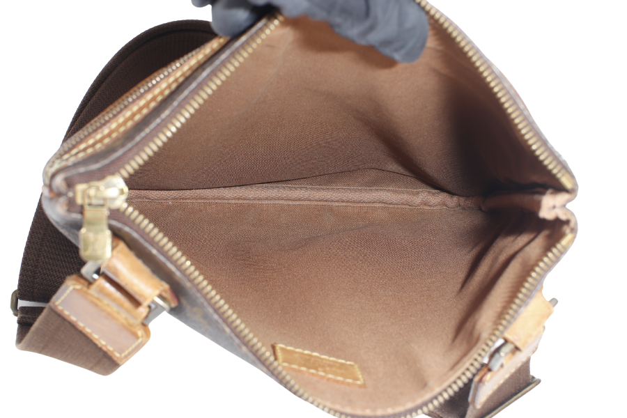 LOUIS VUITTON BOSPHORE POCHETTE ( ) SHOULDER CROSSBODY BAG MONOGRAM CANVAS NO DUST COVER