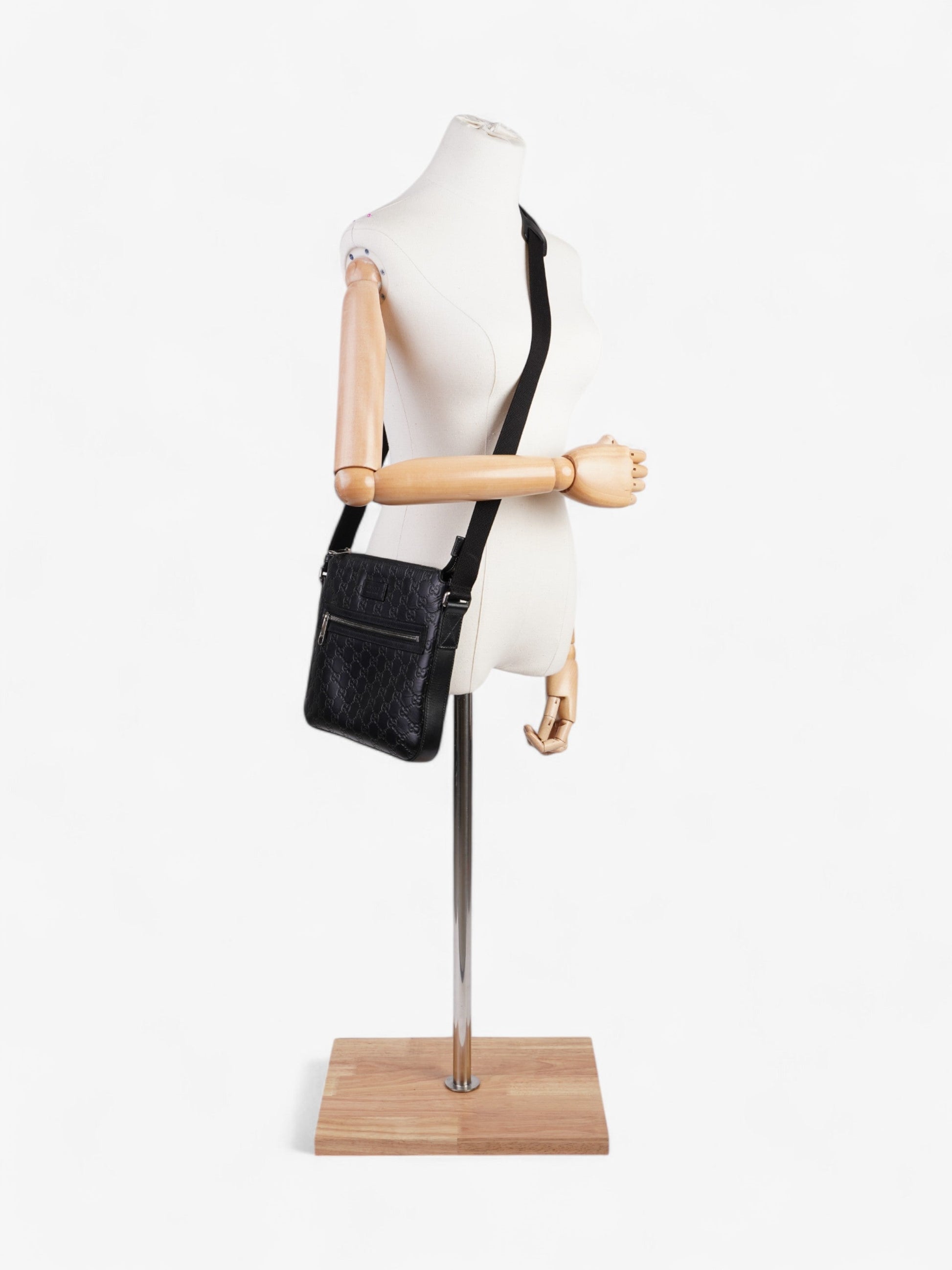 Gucci Signature Messenger Bag Black Leather