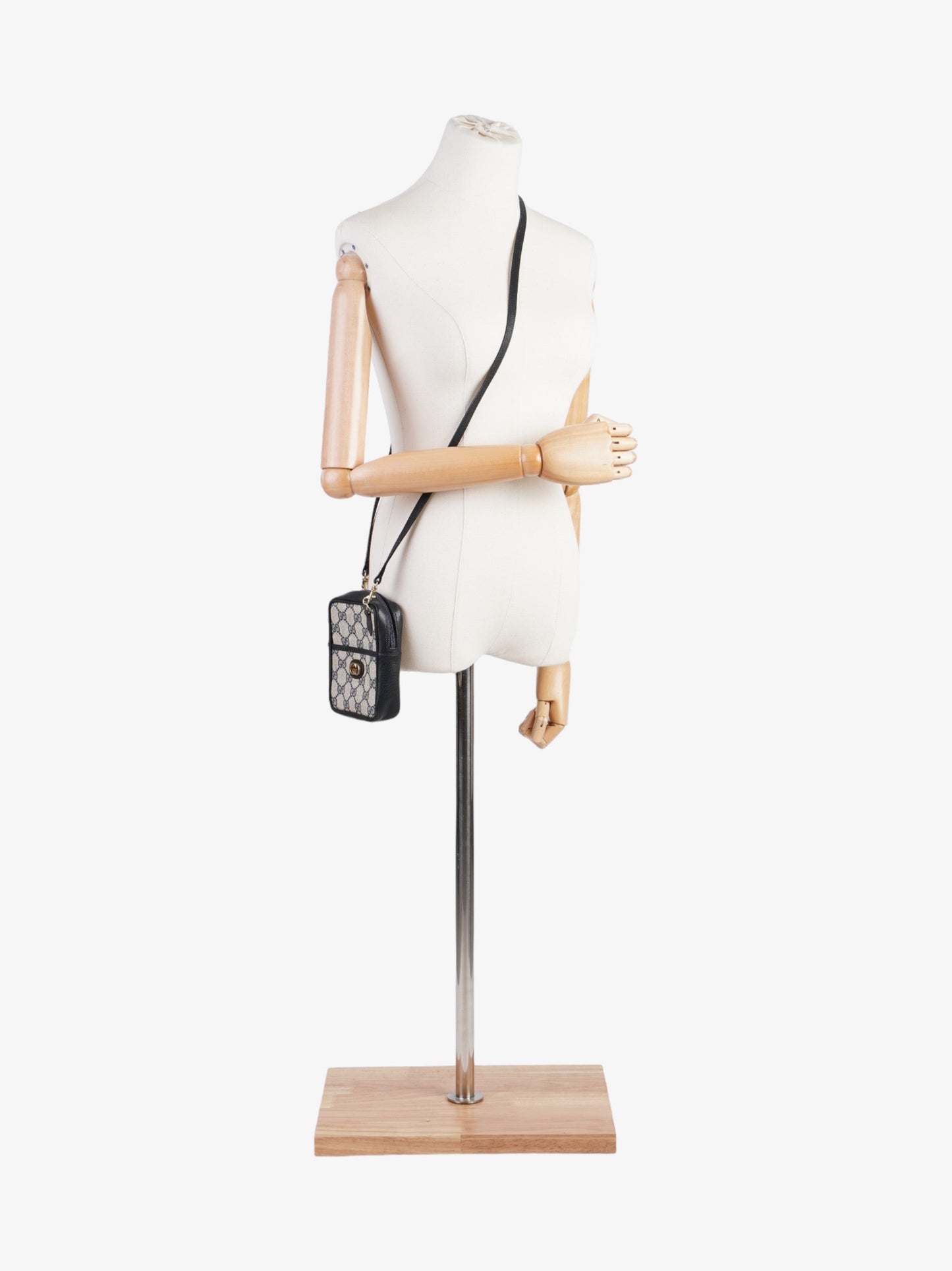 Gucci GG Supreme Shoulder Bag Navy / Beige Leather