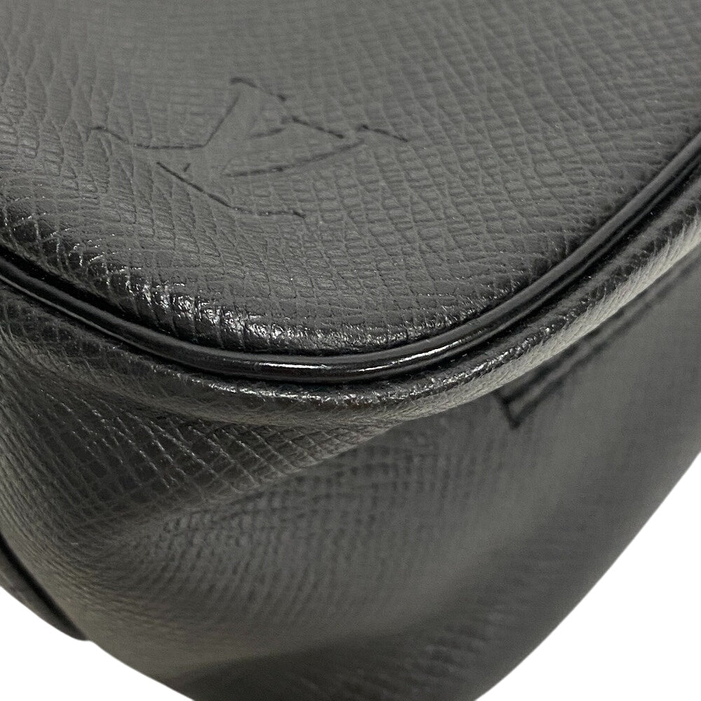 LOUIS VUITTON business bag leather black Taiga Truth Cracking Tat GM