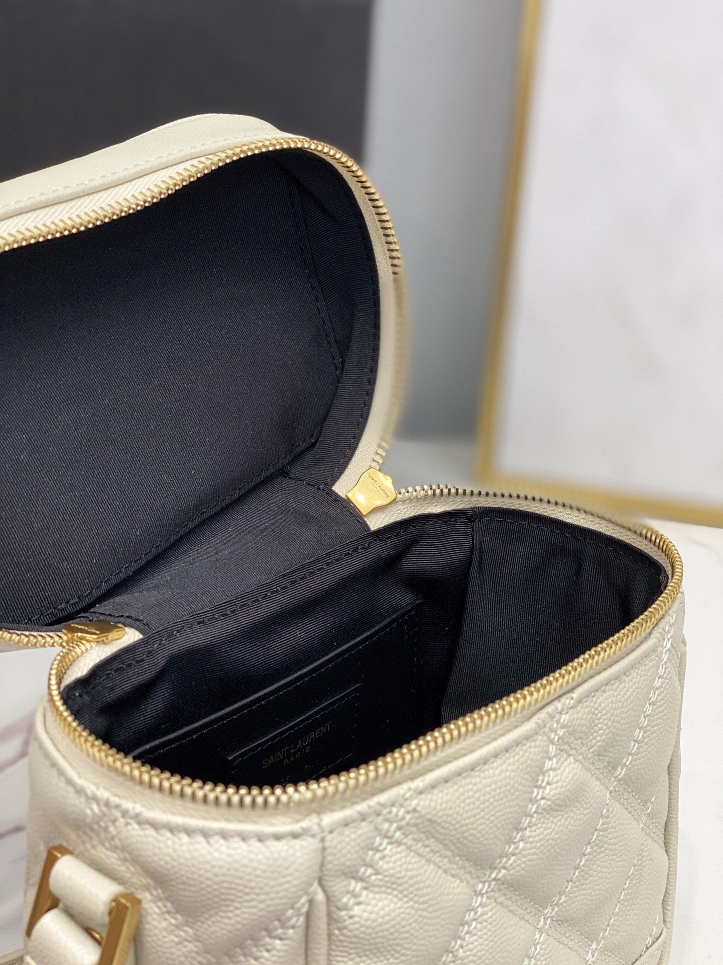 Yves Saint Laurent Vanity Bag In Carr Quilted Grain De Poudre White