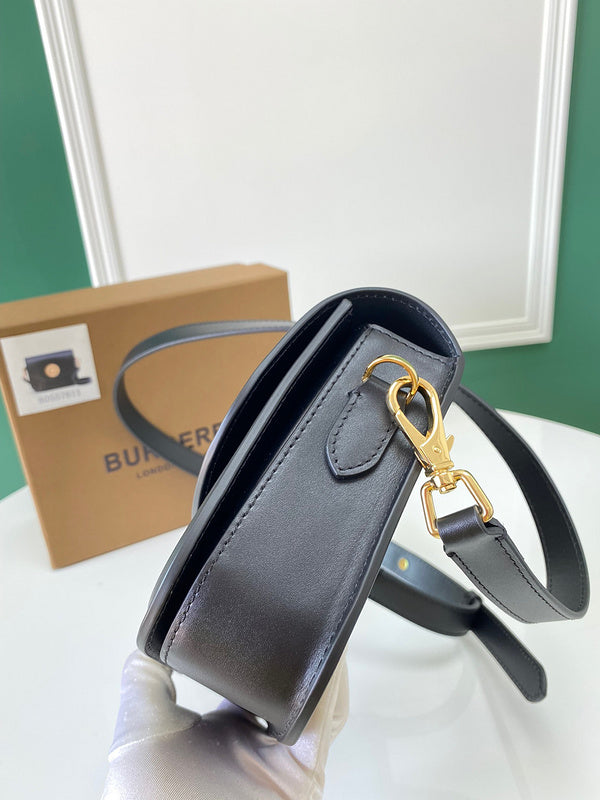 Burberry Bags 465