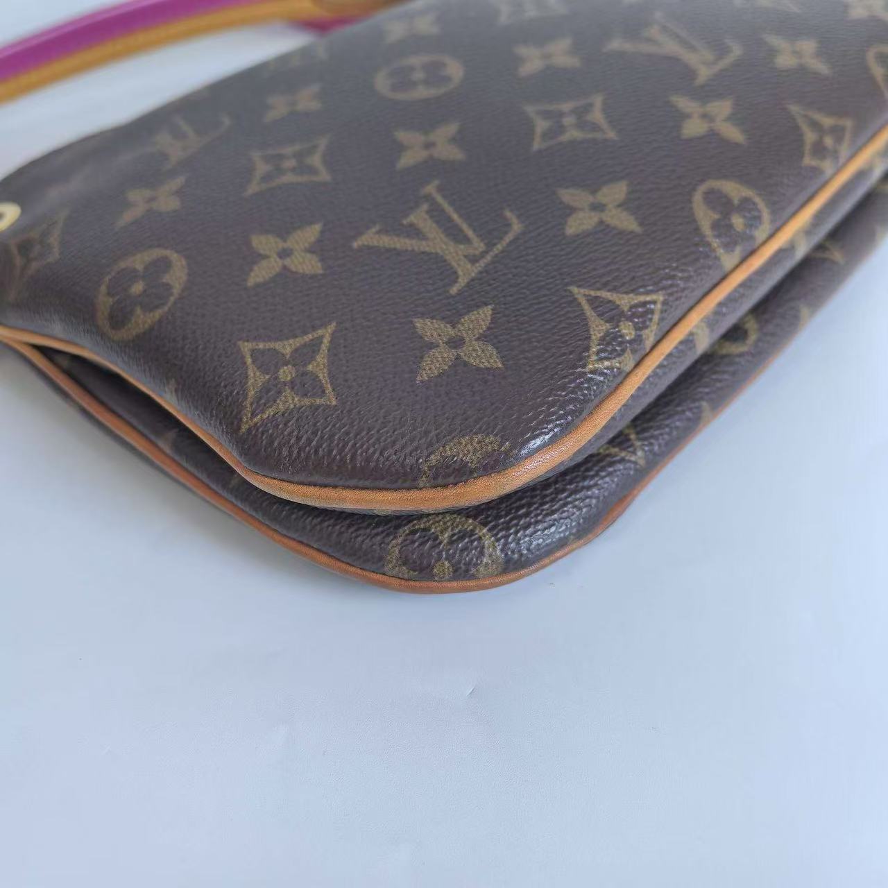 LOUIS VUITTON Lorette Shoulder Bag