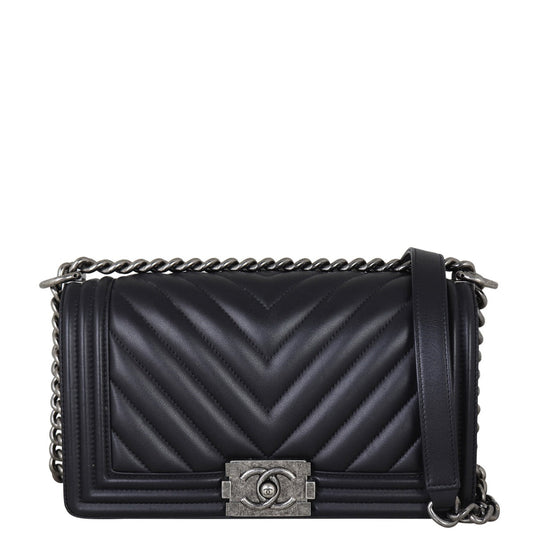 Chanel Boy Old Medium Chevron | 22 Series