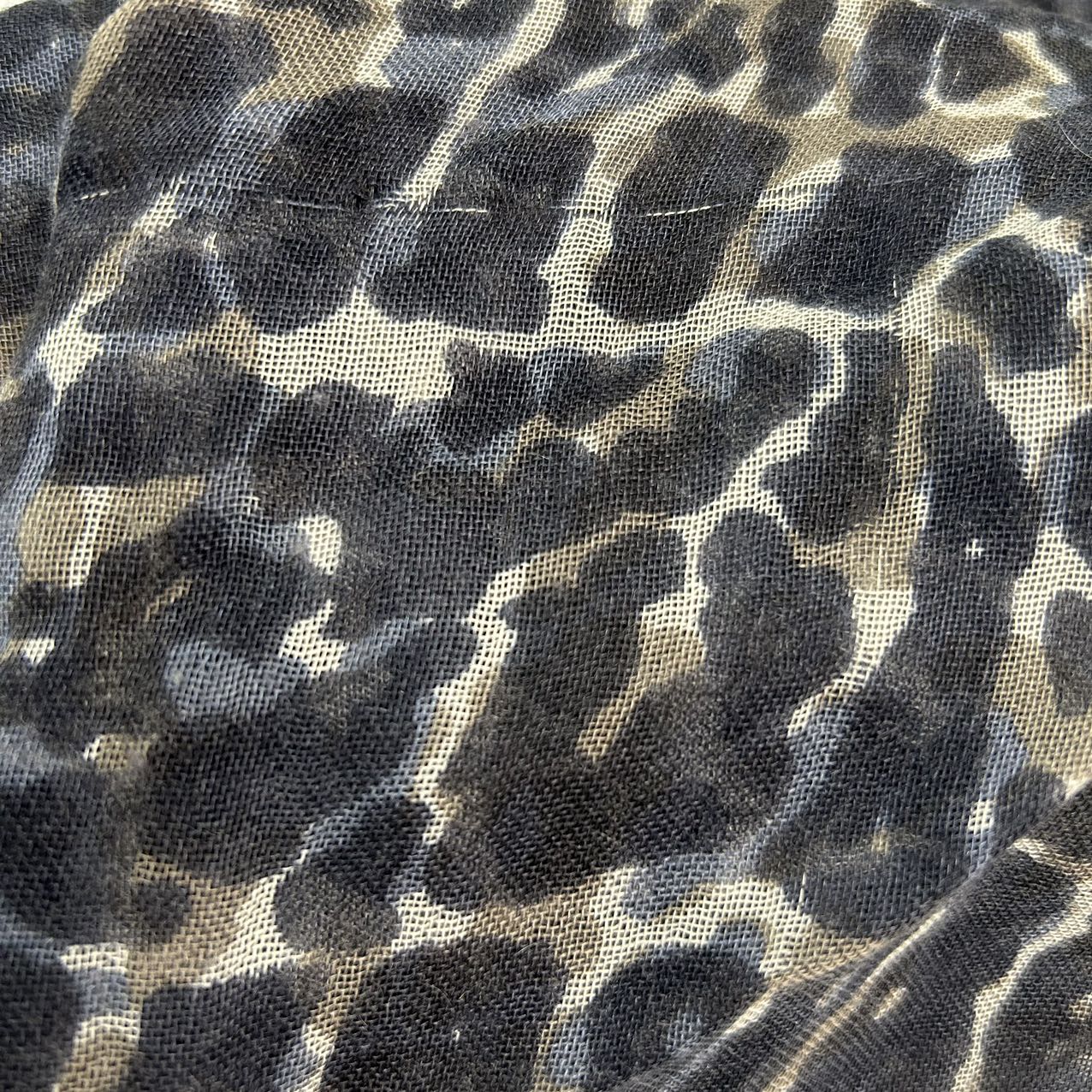 LOUIS VUITTONLeopard stall