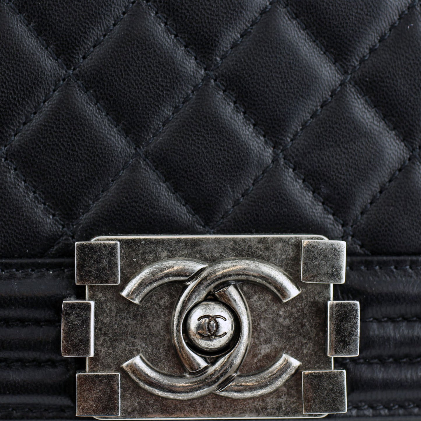 Chanel Boy Large | 17 Series