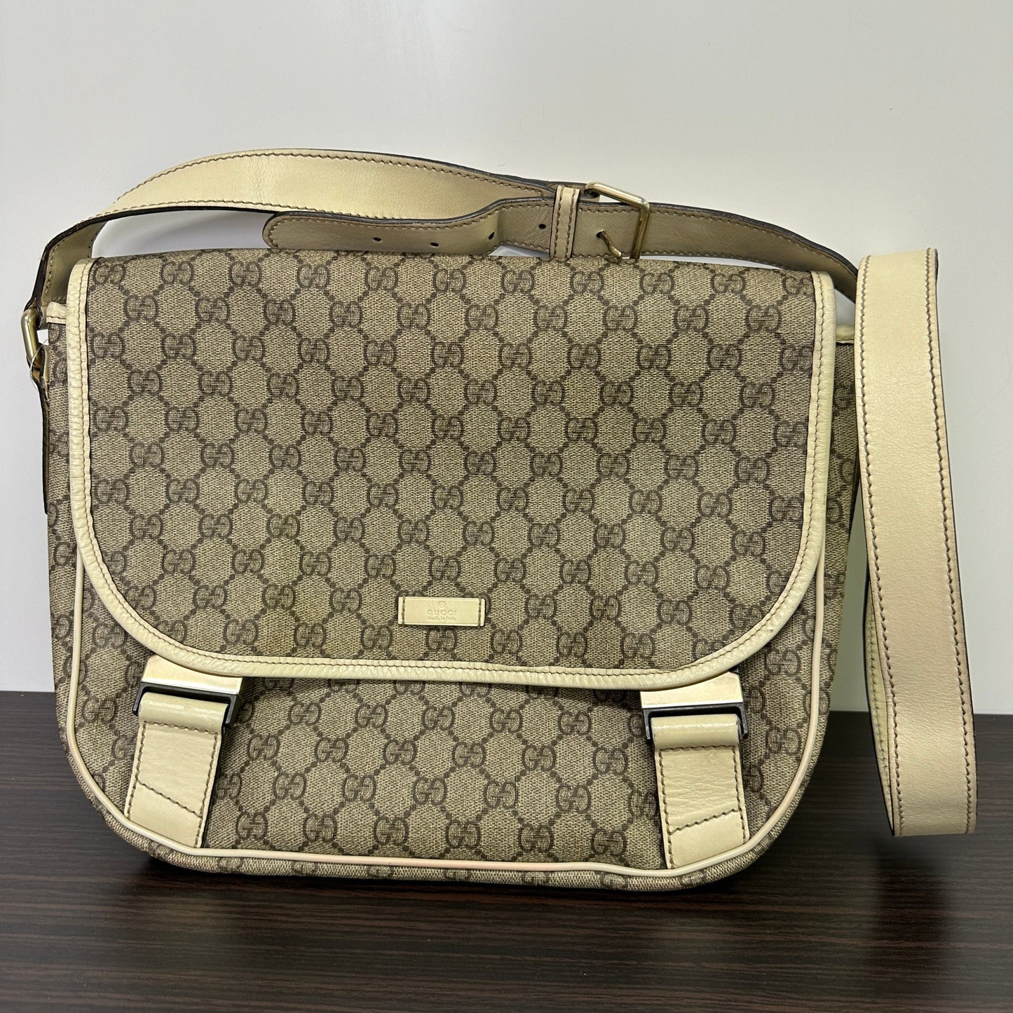 Snaffle bit vinyl crossbody bag Gucci Grey in Vinyl LB122819
