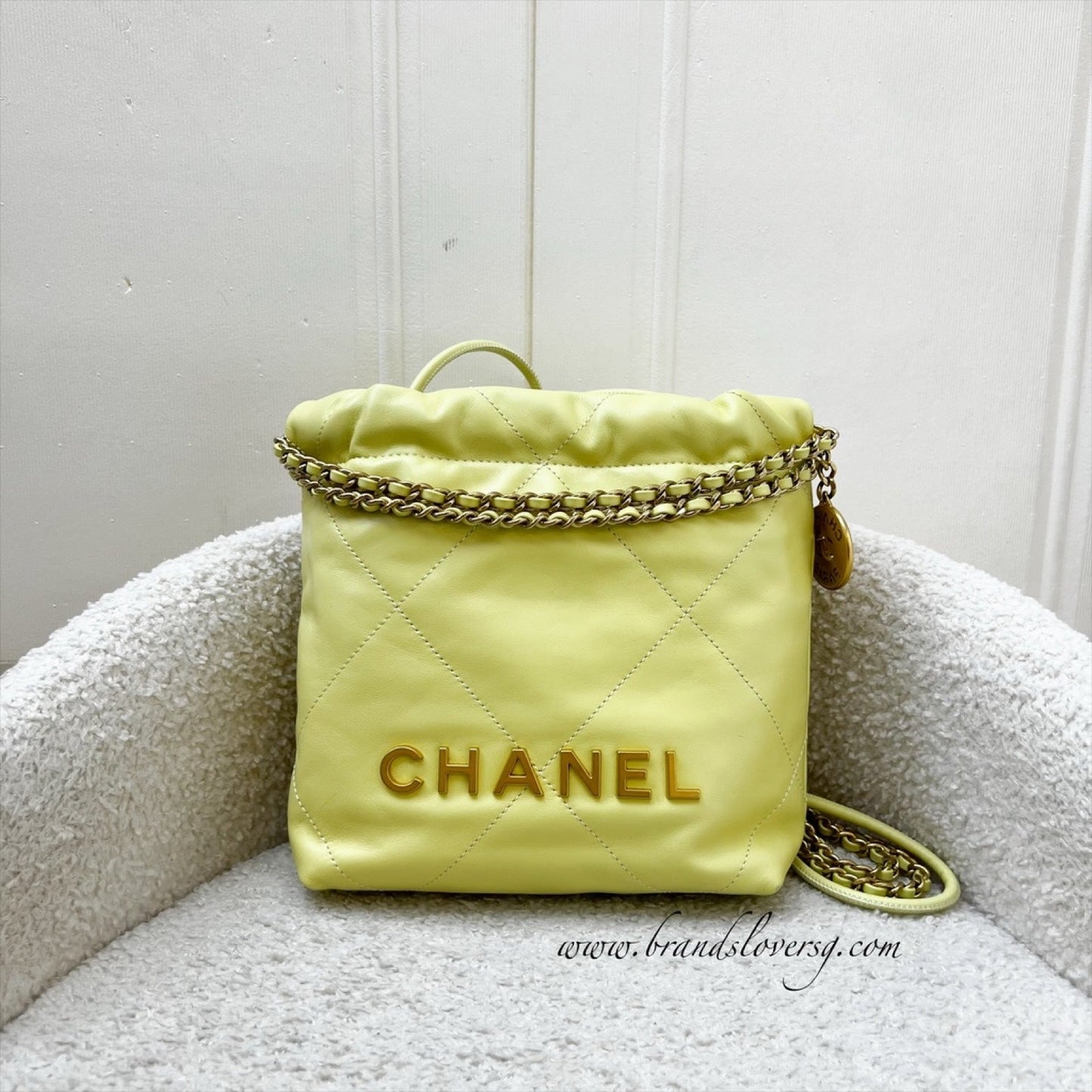 Chanel 22 Mini Hobo Handbag in Yellow Shiny Calfskin and AGHW (Model: AS3980)
