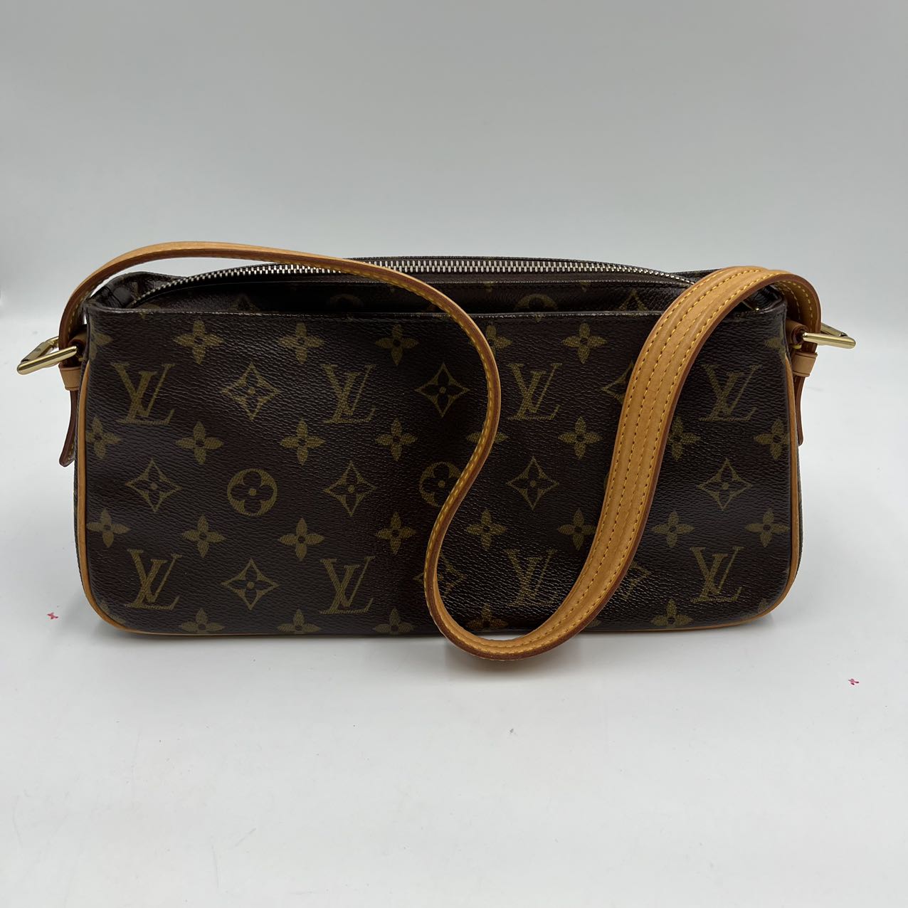 LOUIS VUITTONCite MM Bag