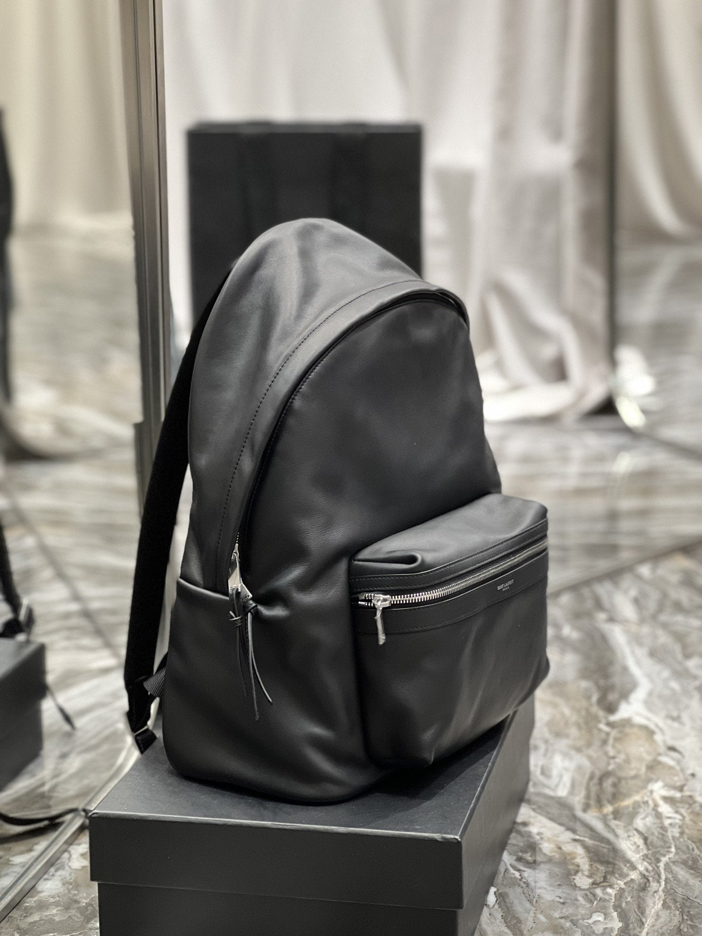 Yves Saint Laurent City Backpack Unisex / Black