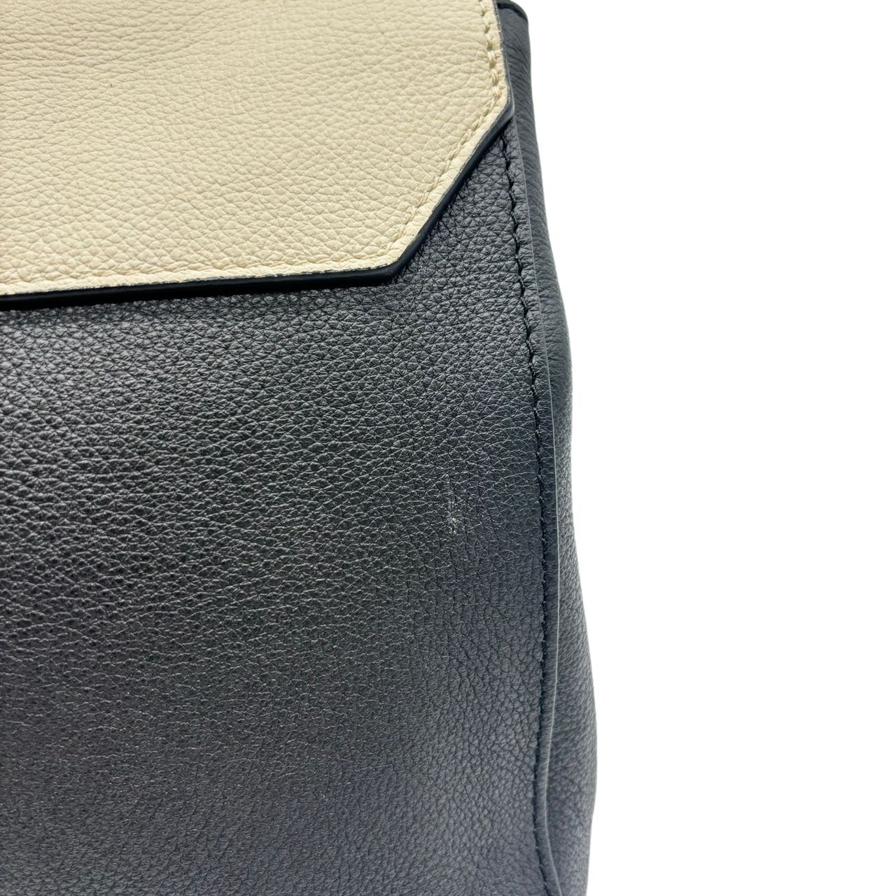 LOUIS VUITTON  Lockme Bicor Black White