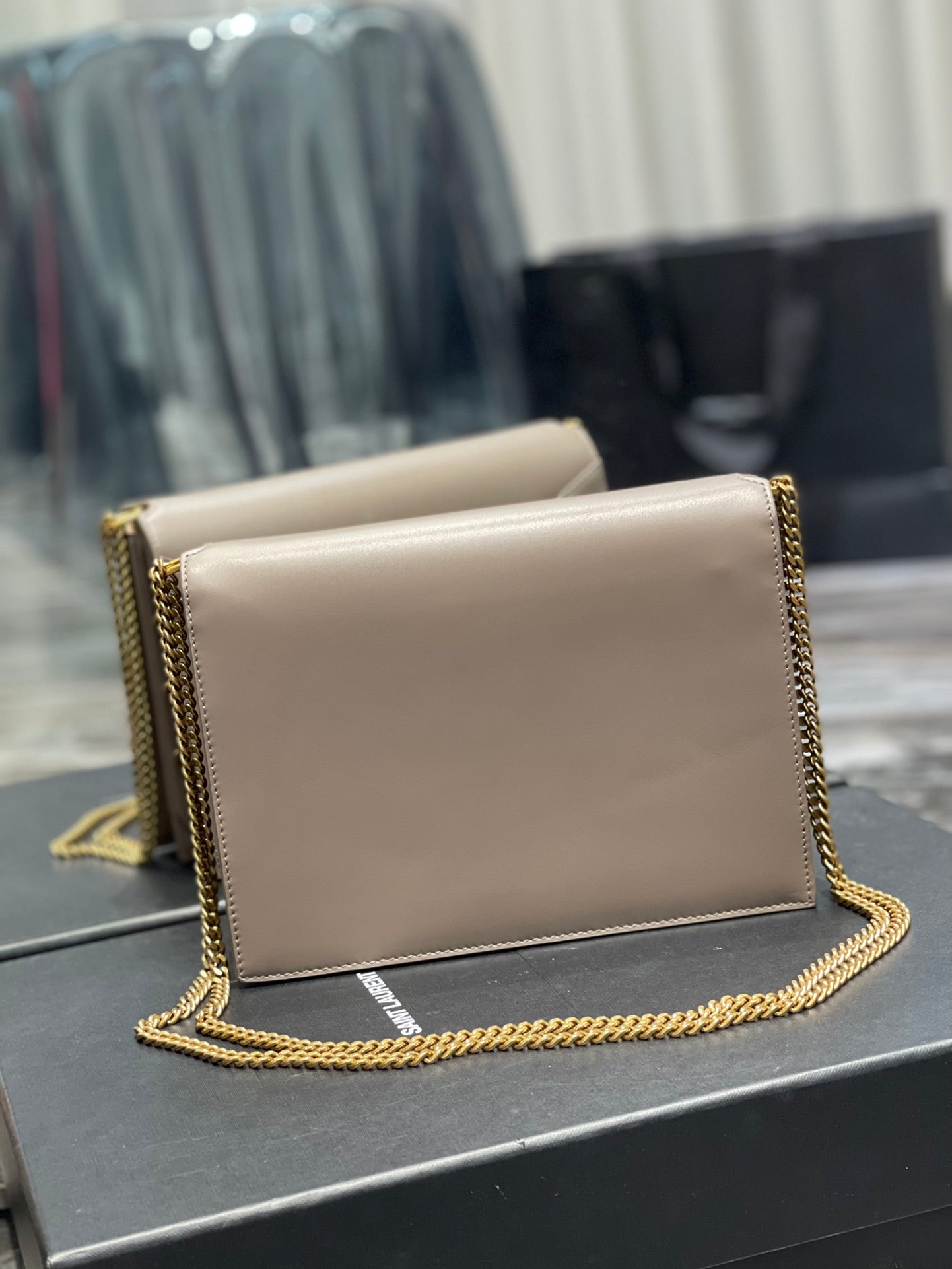 Yves Saint Laurent Cassandra Medium Chain Bag In Grain De Poudre Embossed.6in/