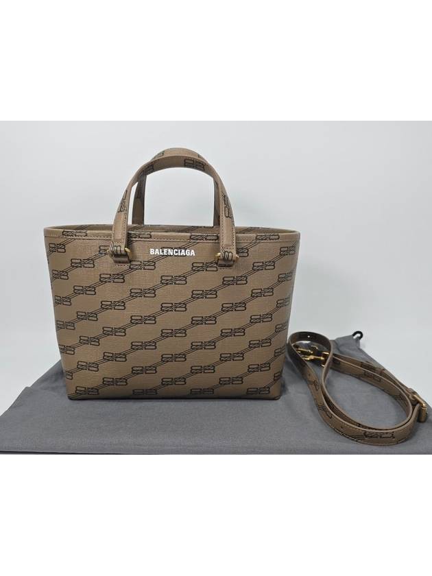 Luxury Balenciaga Trending 2026 Signature BB Monogram Small Shopper Bag