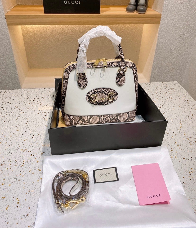 Gucci Woman Shoulder Bag Style 4
