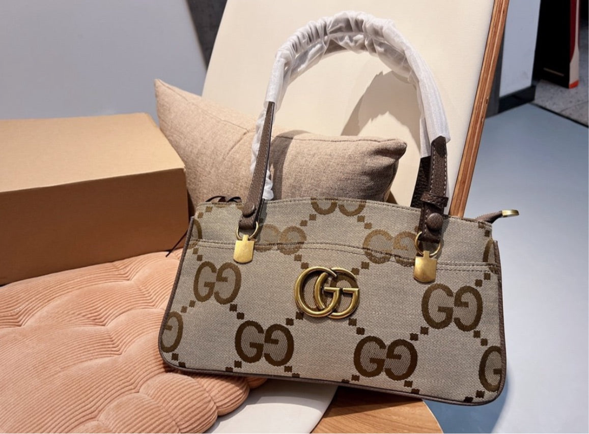 Gucci Woman Handbag Style 11