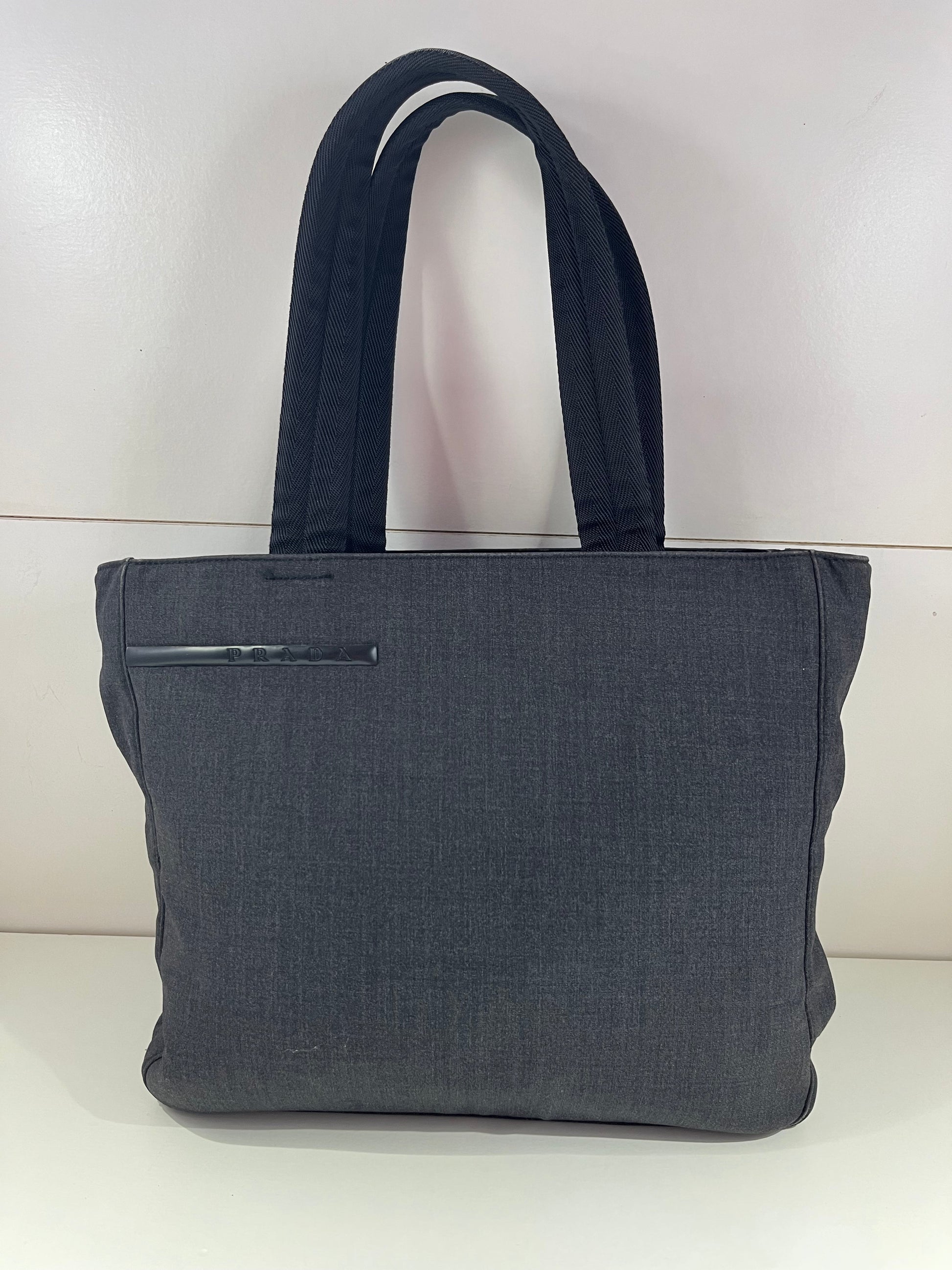 Prada grå Luxury Handbag